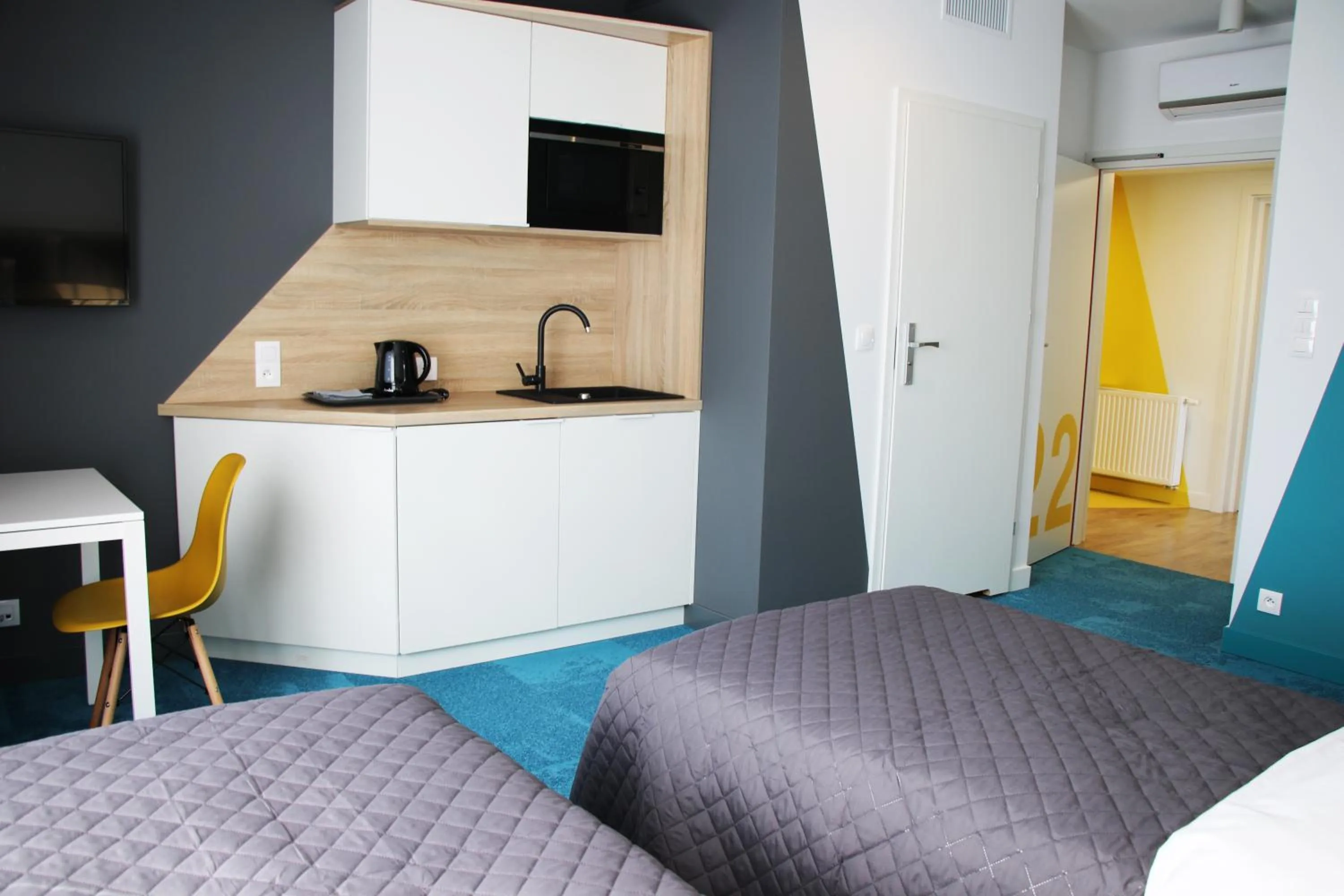 Shower, Bed in Lemon Plaza Hotel