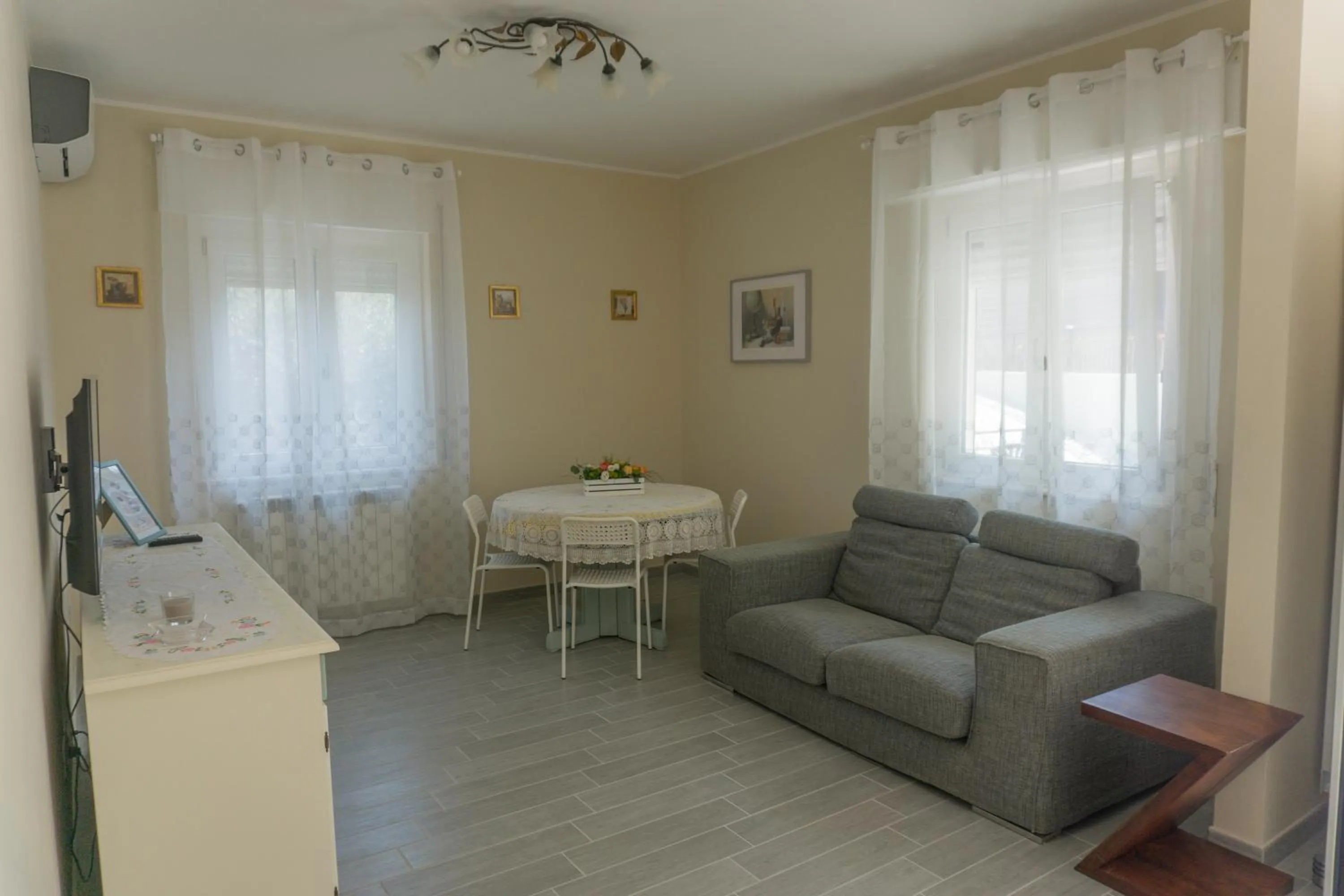 Communal lounge/ TV room in B&B Casa di Mimma