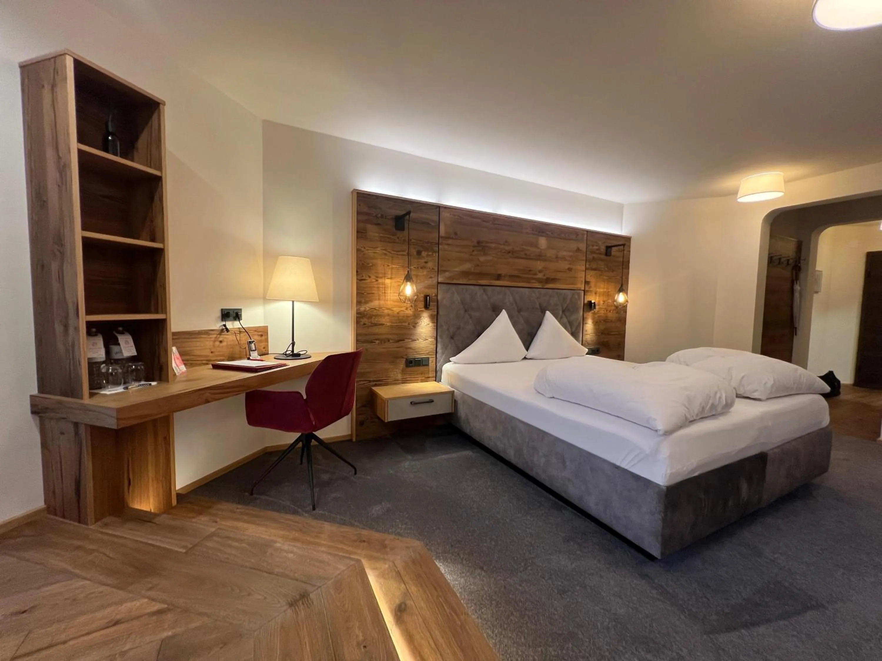 Bedroom, Bed in Wellnesshotel ...liebes Rot-Flüh