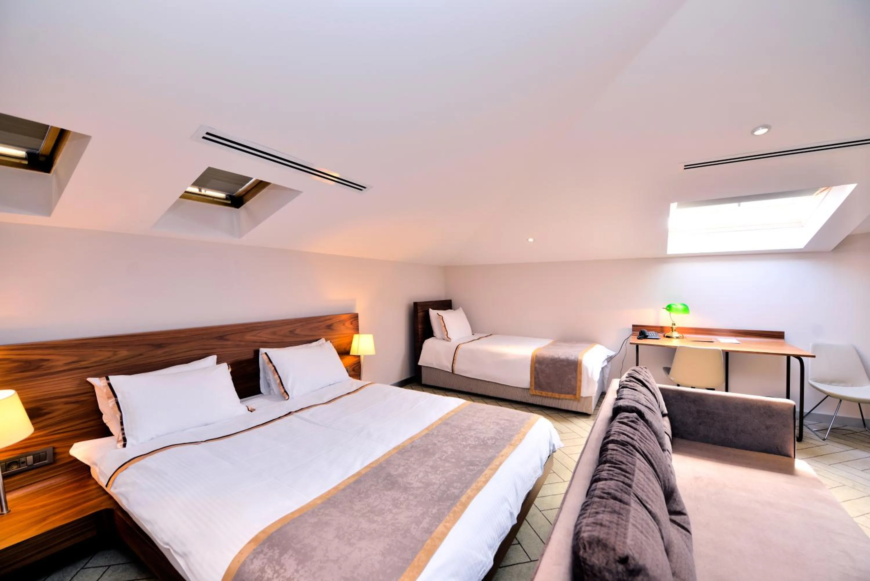 Bedroom, Bed in Upsuites Hotel