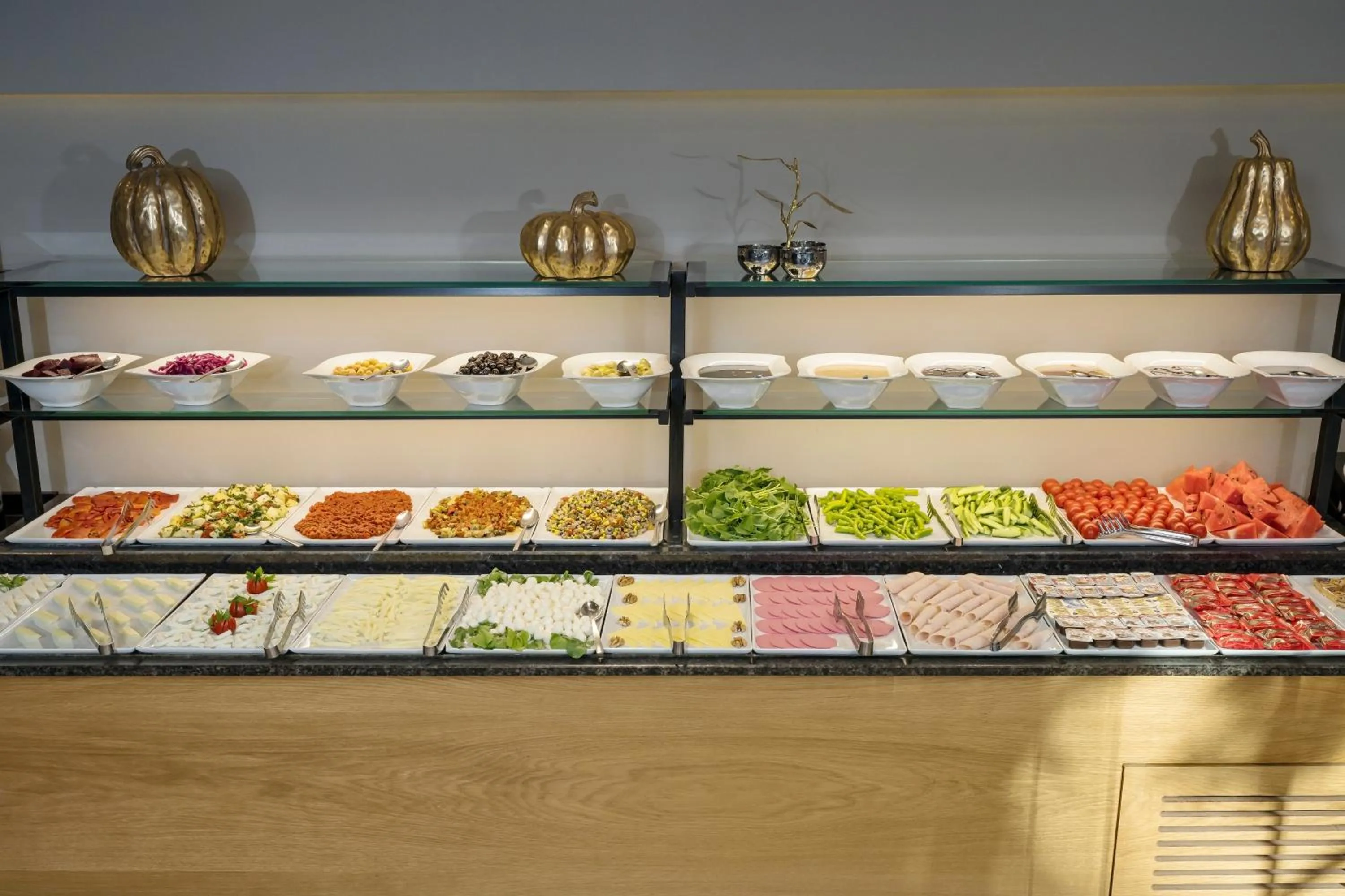 Food and drinks in Upsuites Hotel