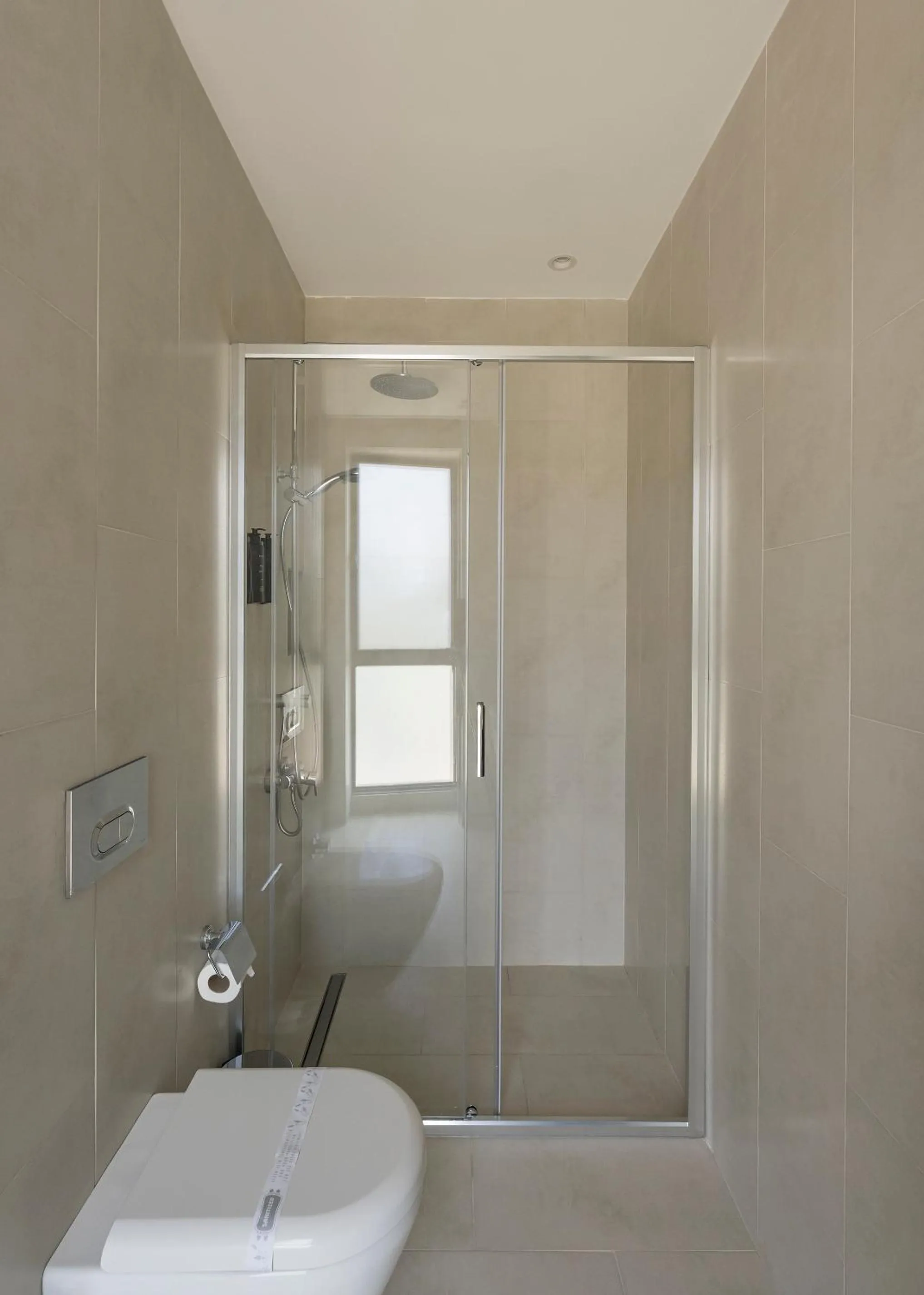 Shower in Upsuites Hotel