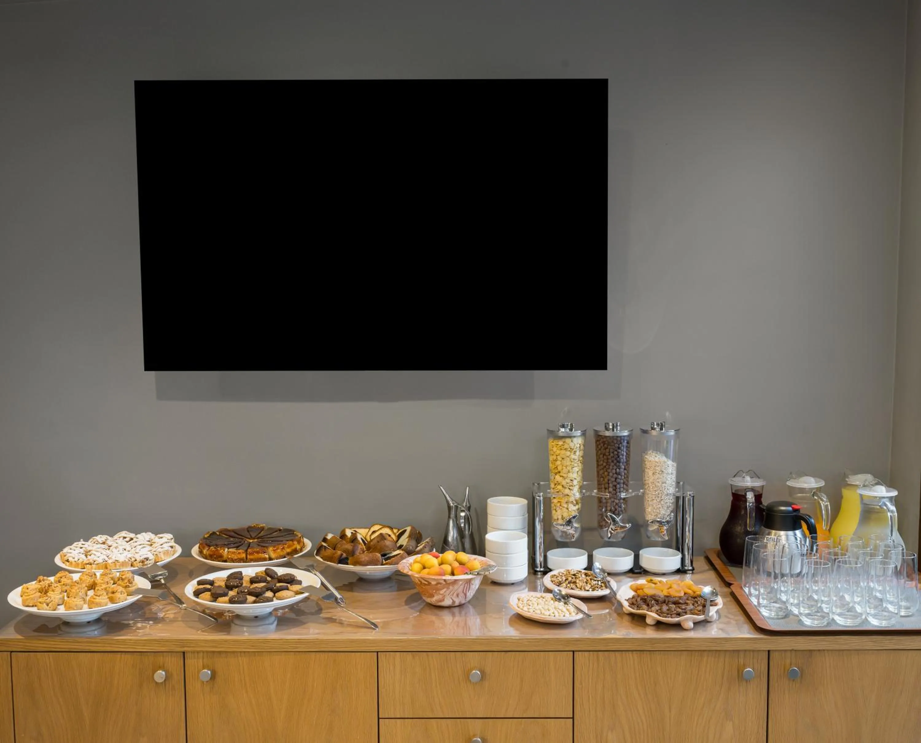 Coffee/tea facilities in Upsuites Hotel