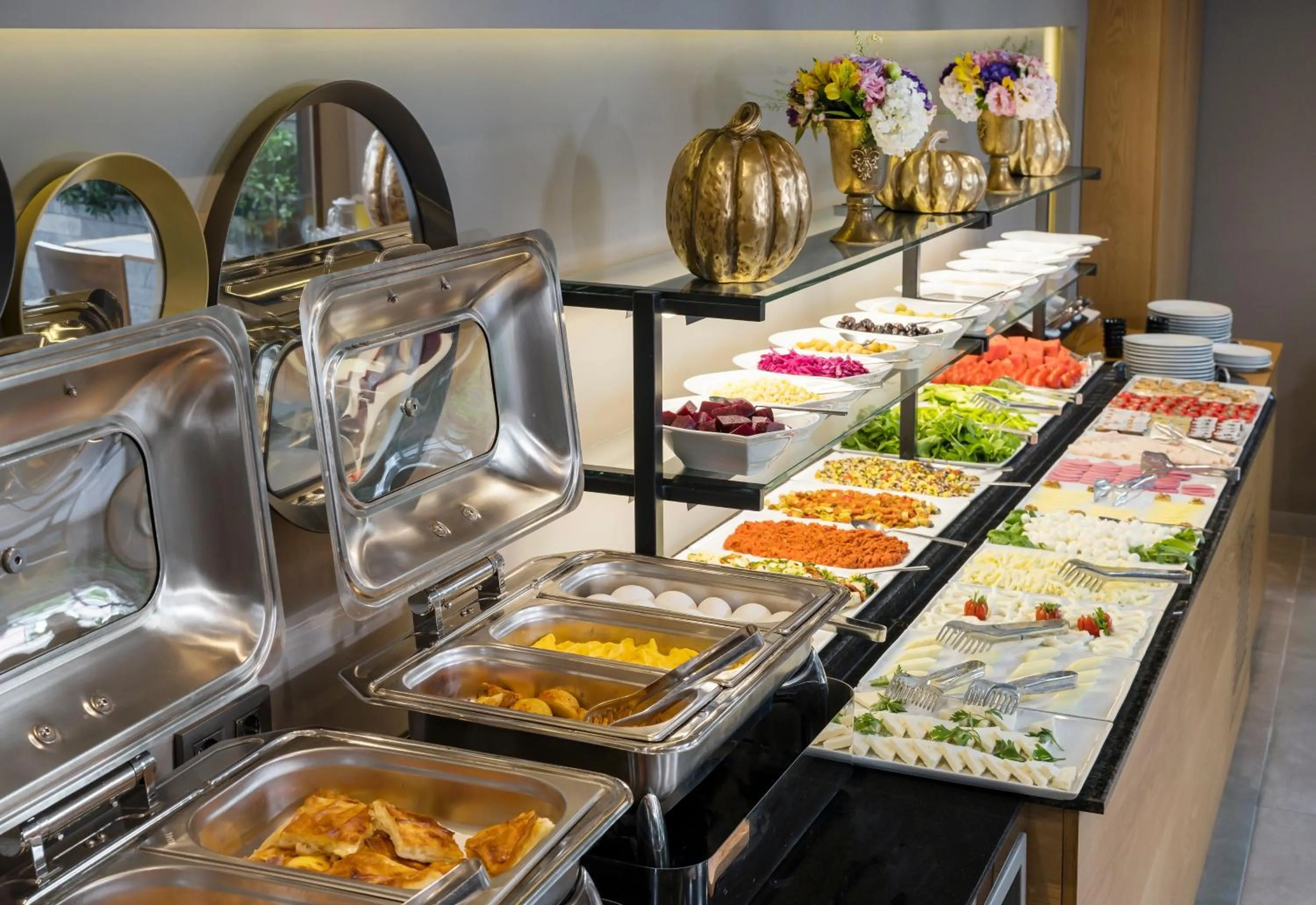 Food and drinks in Upsuites Hotel