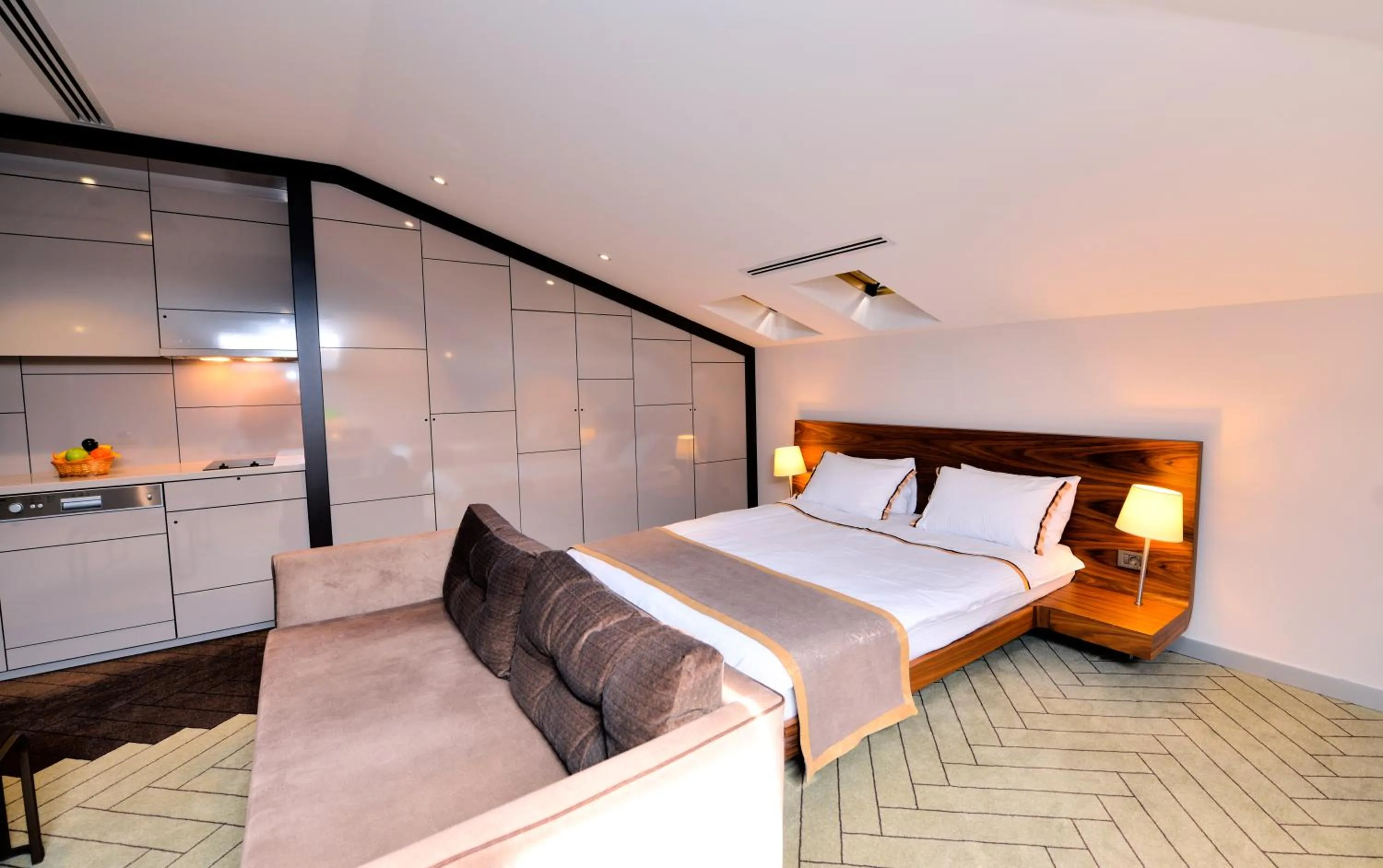 Bedroom, Bed in Upsuites Hotel