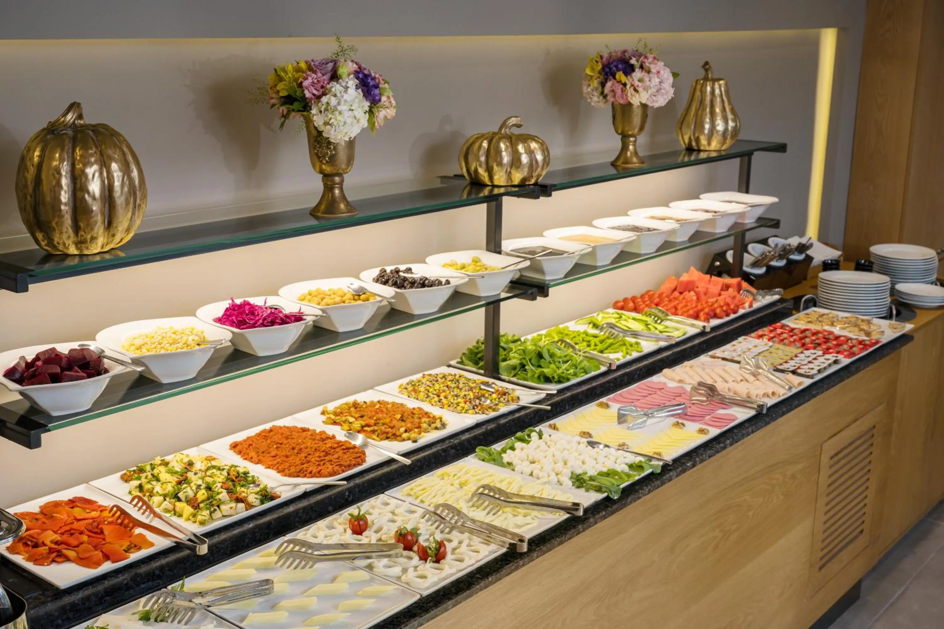 Food and drinks in Upsuites Hotel