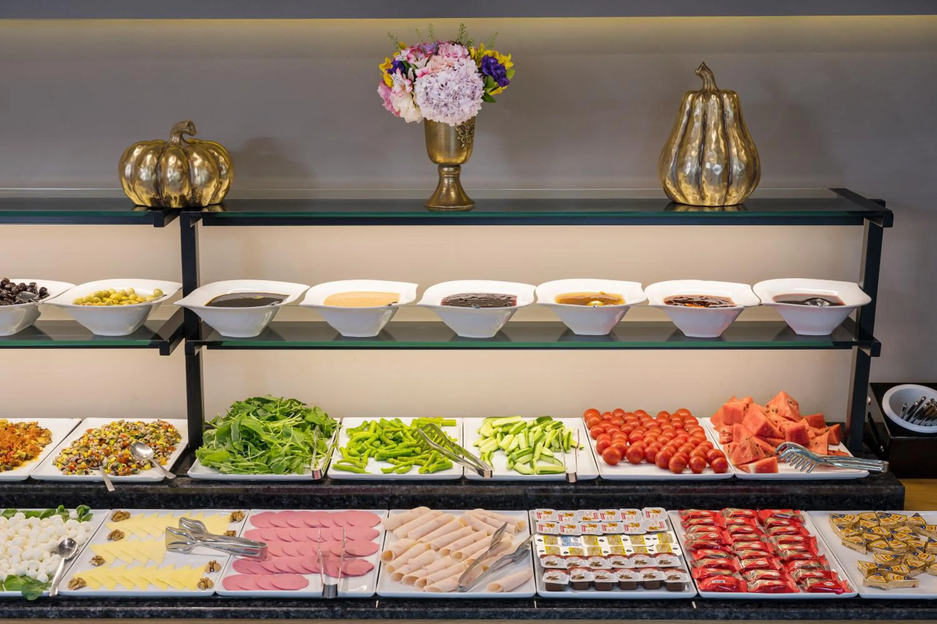 Food and drinks in Upsuites Hotel