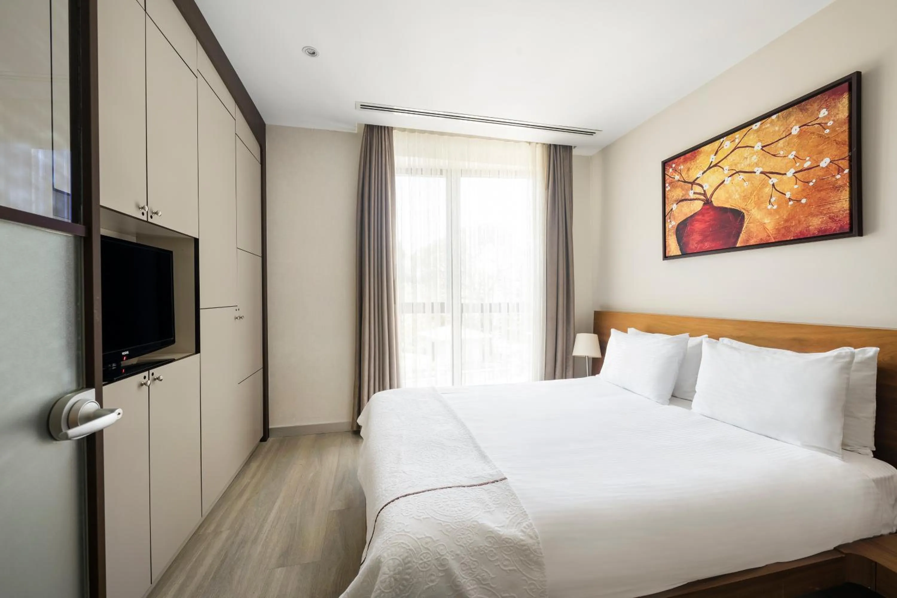 Bed in Upsuites Hotel