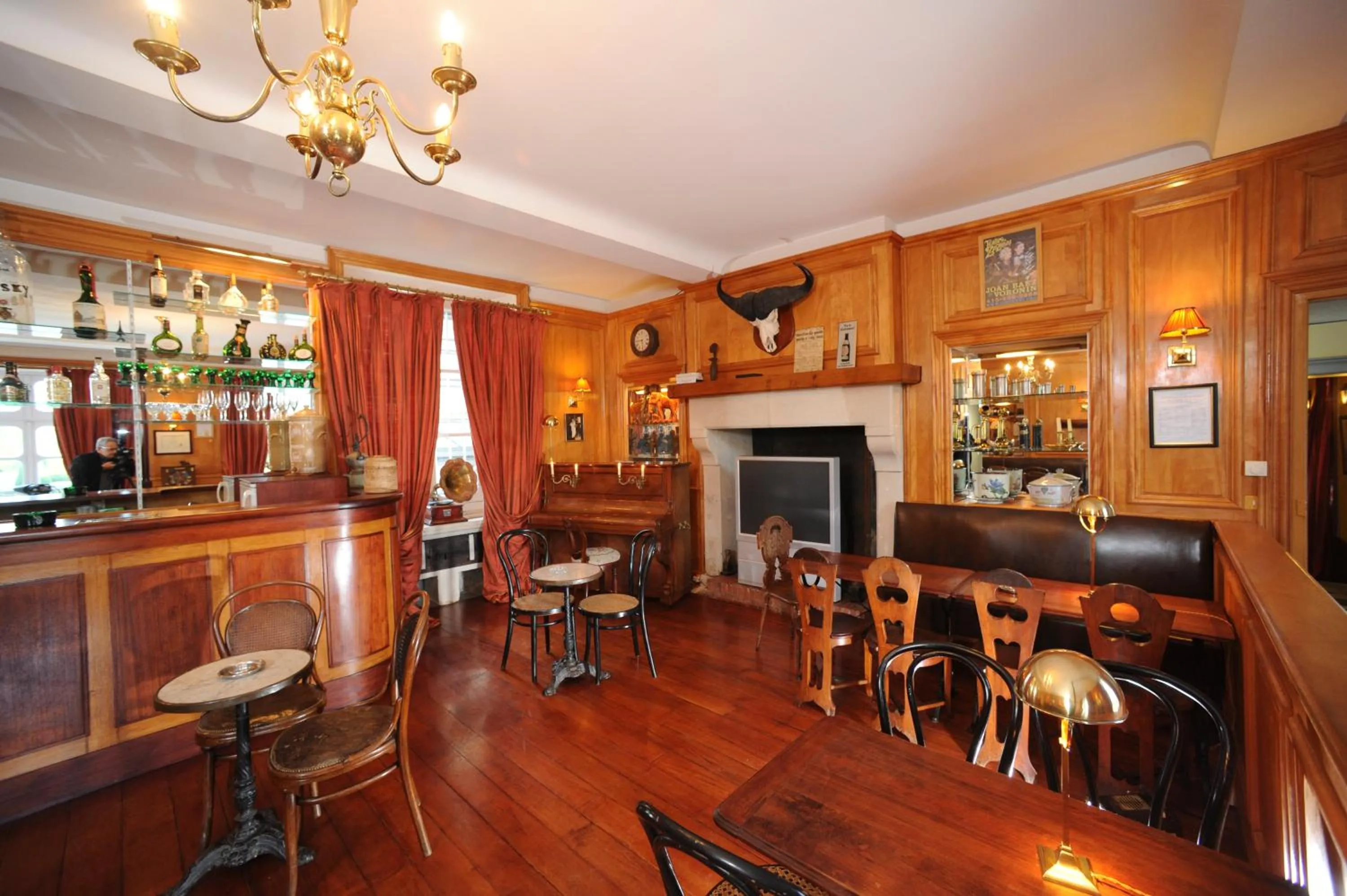 Lounge or bar in Chateau de Canisy