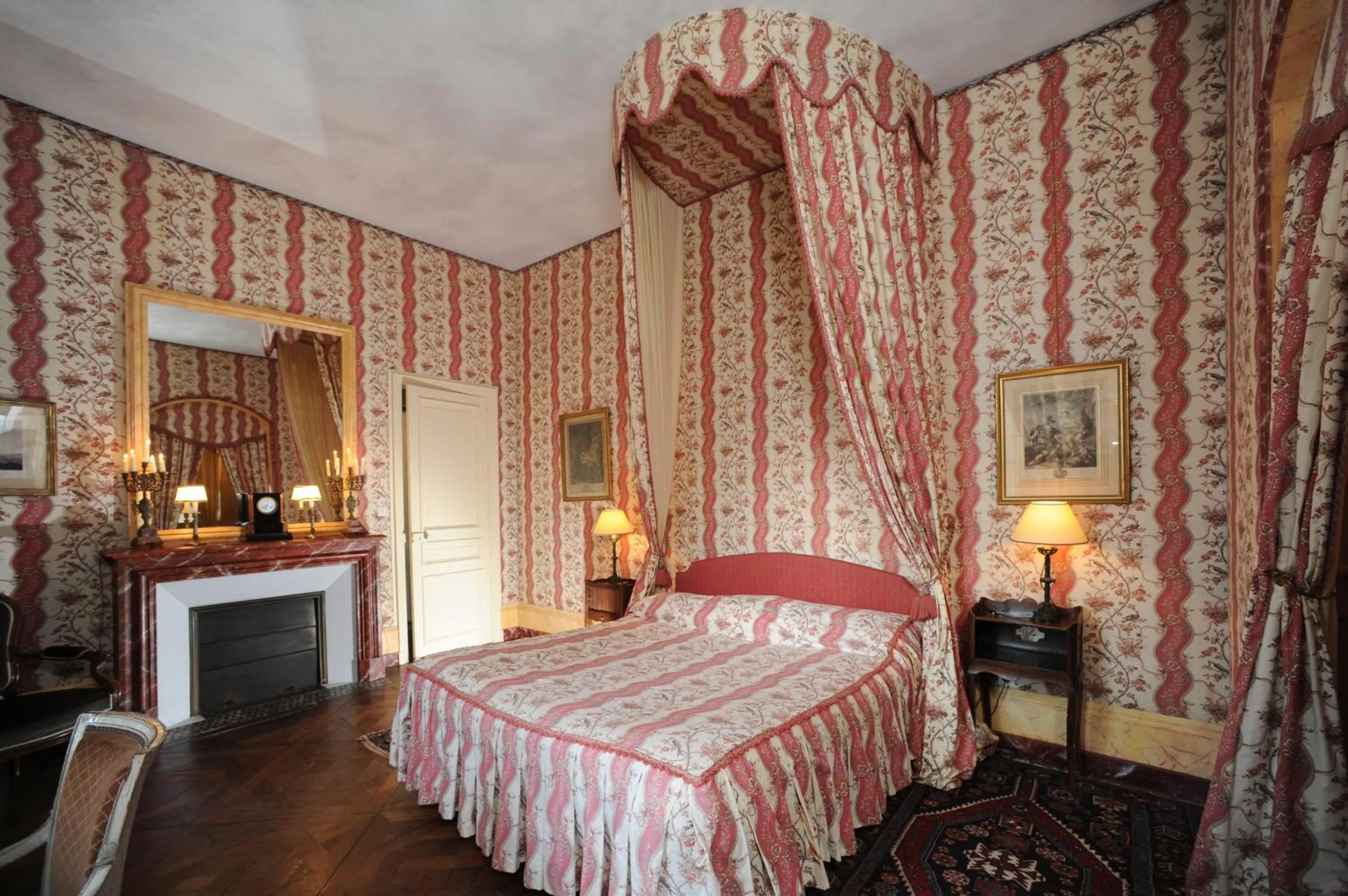 Bedroom, Bed in Chateau de Canisy