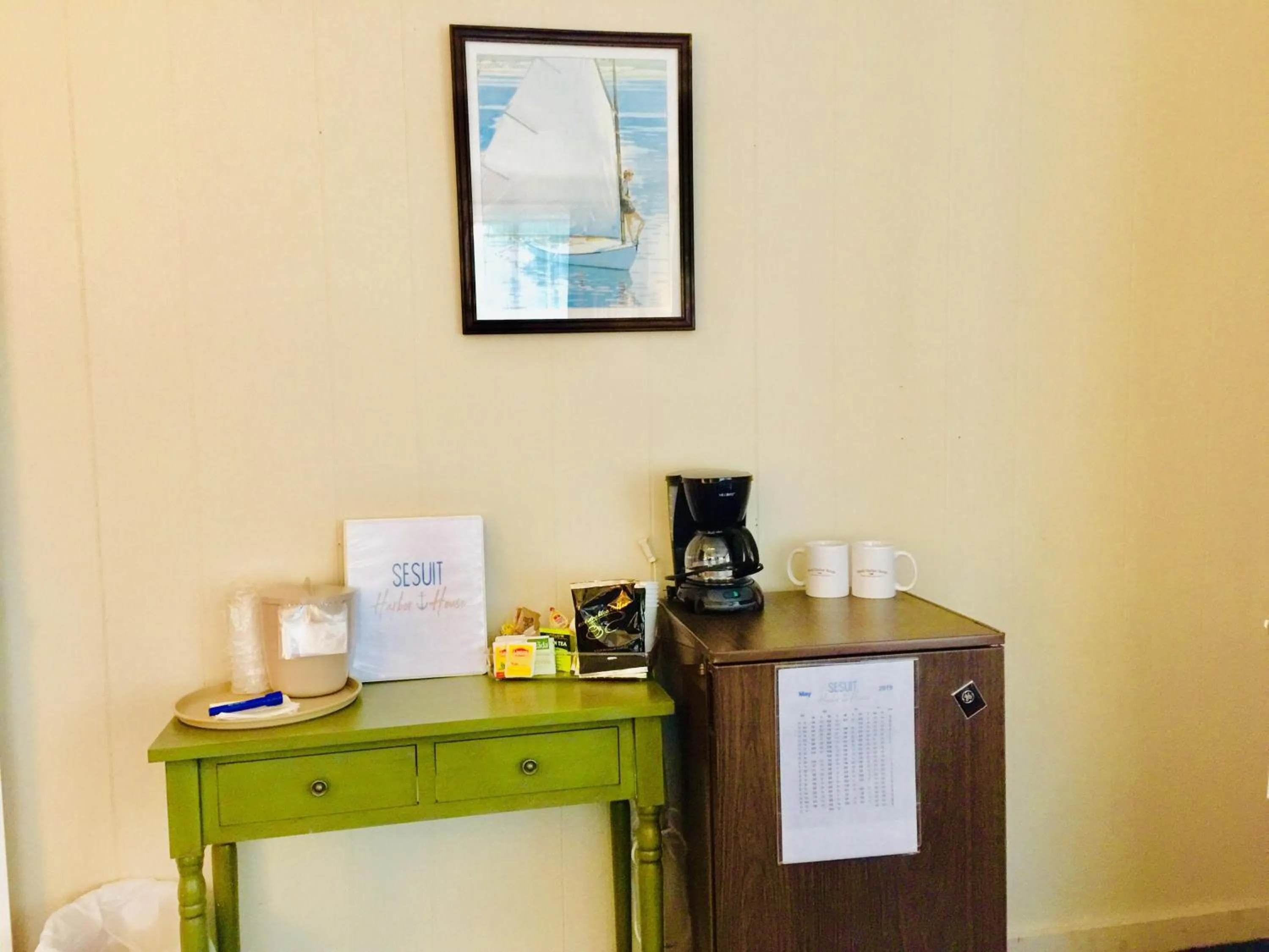 Coffee/tea facilities in Sesuit Harbor House