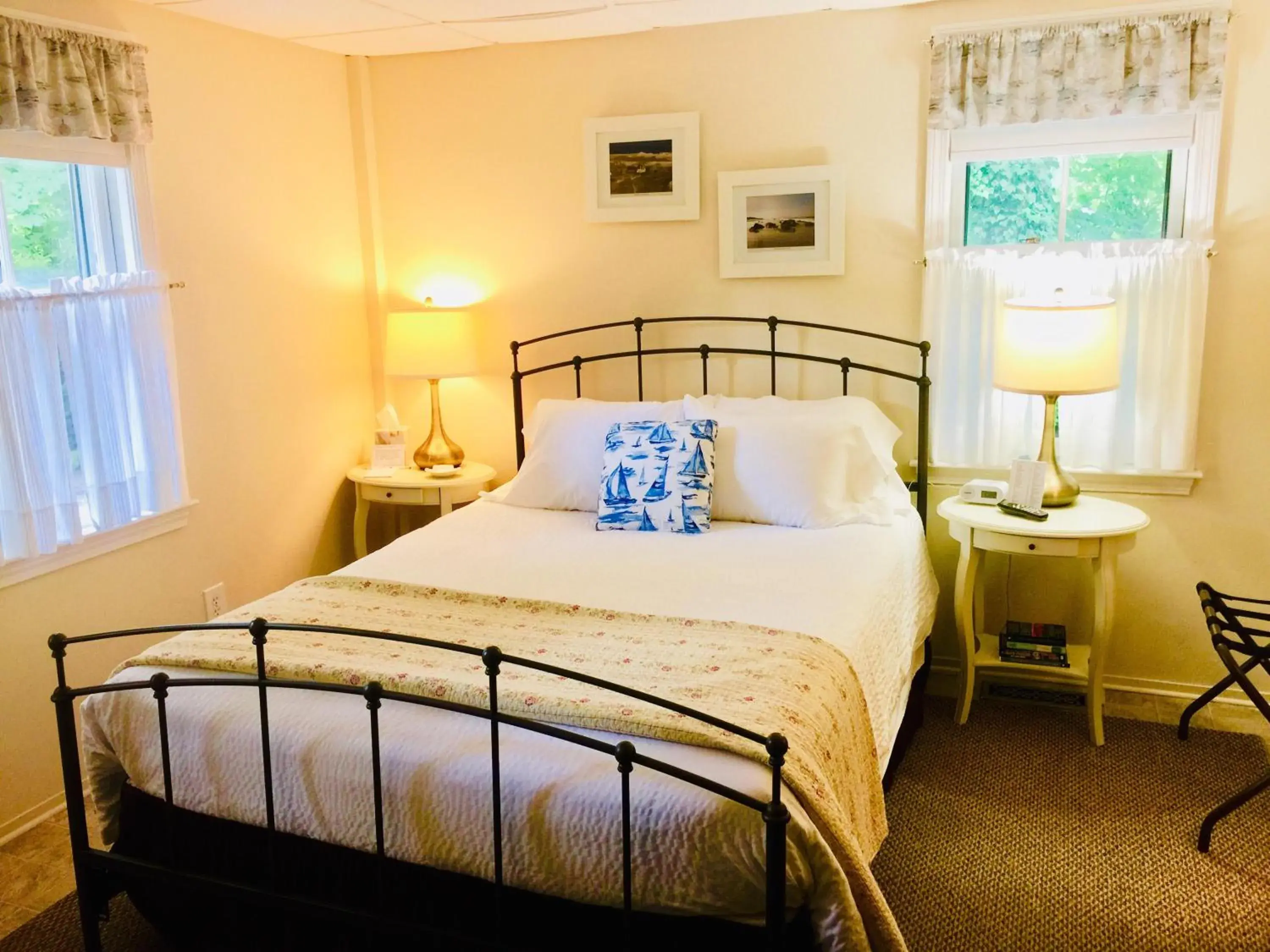 Deluxe Queen Suite with Sofa Bed in Sesuit Harbor House Deluxe Queen Suite with Sofa Bed in Sesuit Harbor House