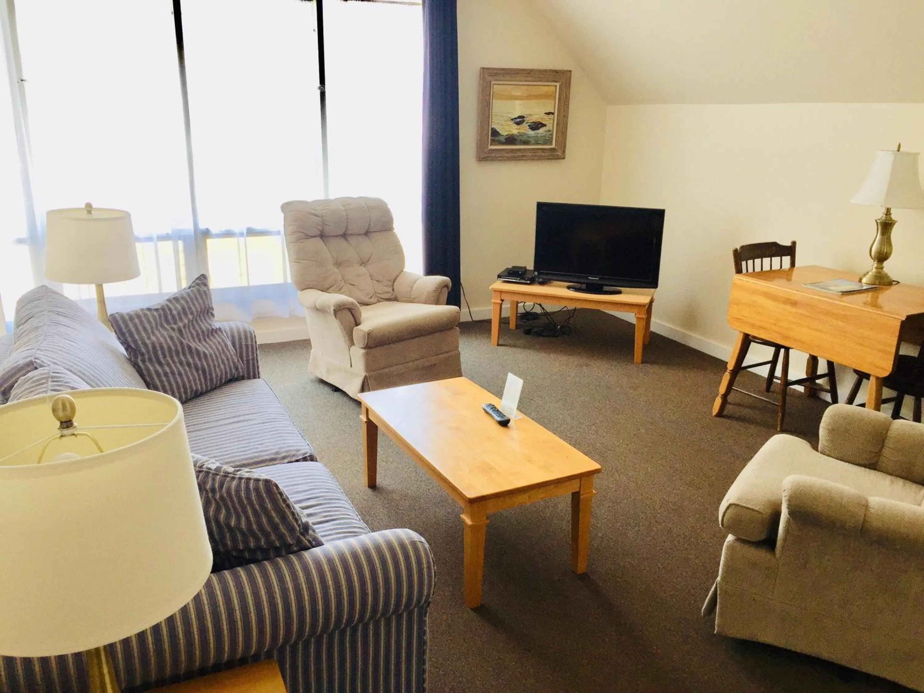 Living room in Sesuit Harbor House