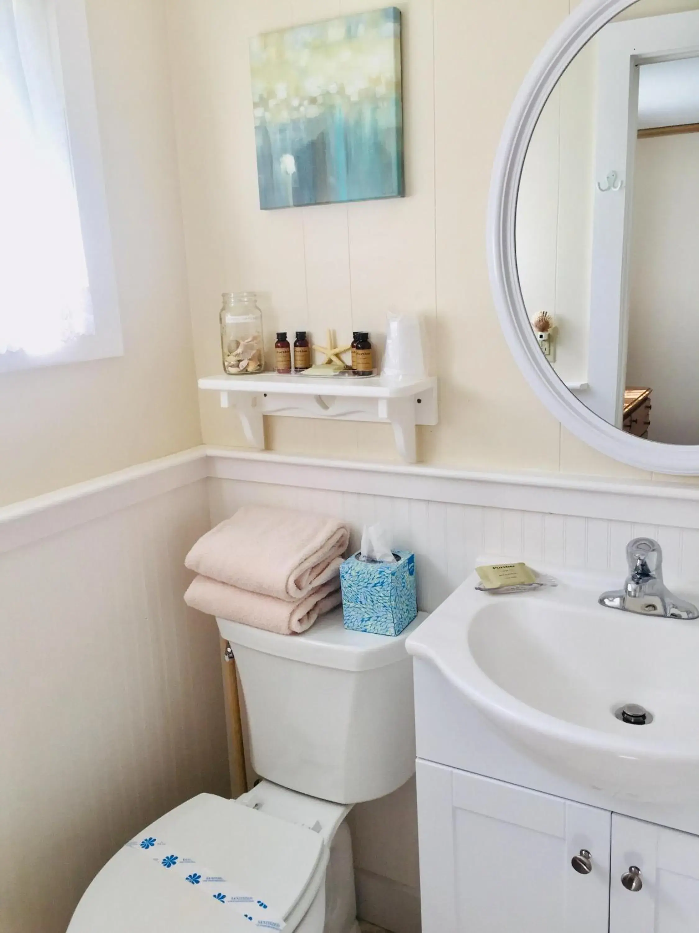 Standard King Room in Sesuit Harbor House Standard King Room in Sesuit Harbor House