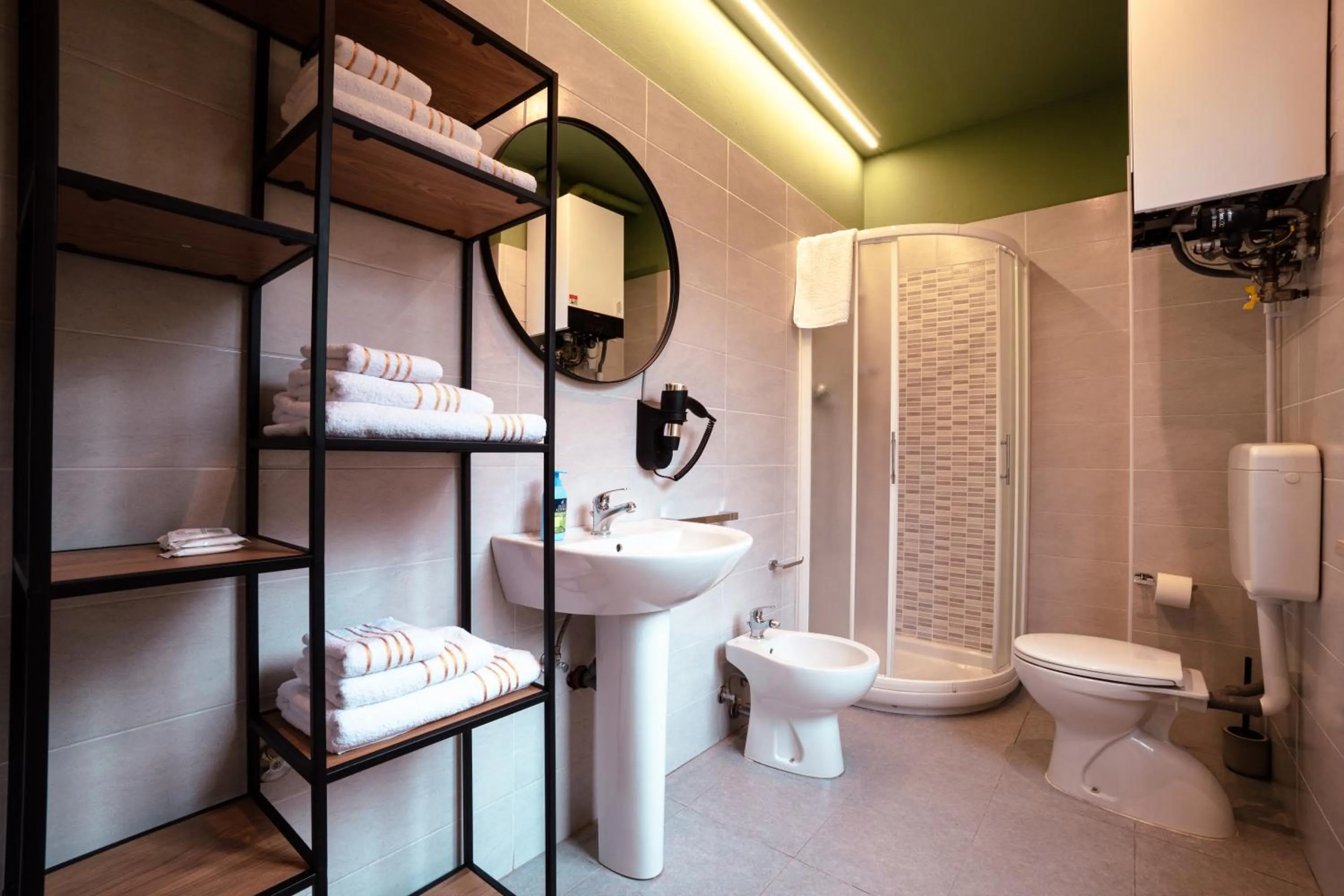 Shower in LA ROSA DEL RABBI Room&Breakfast