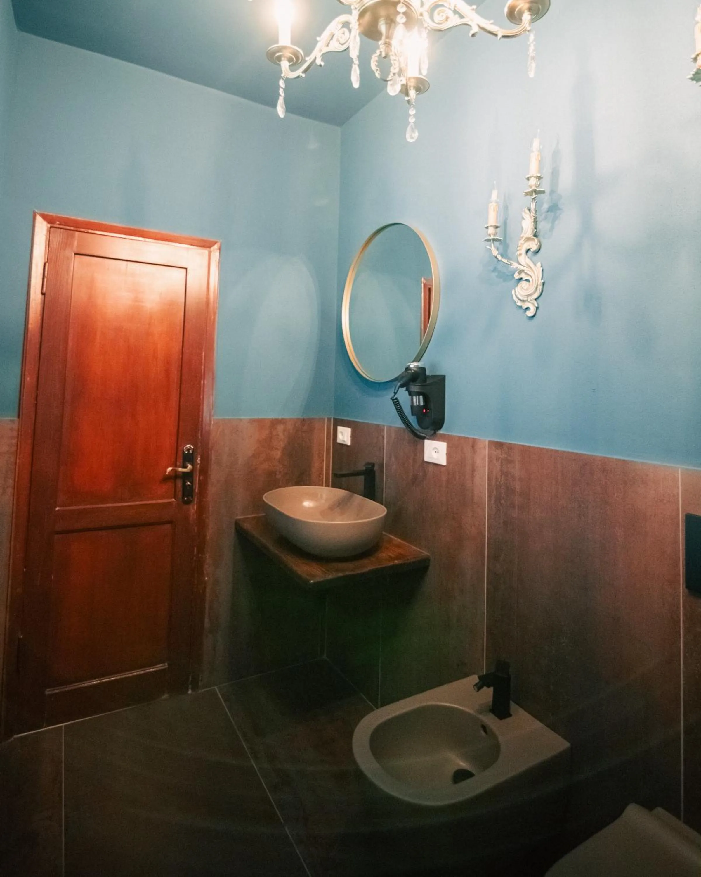 Bathroom in LA ROSA DEL RABBI Room&Breakfast