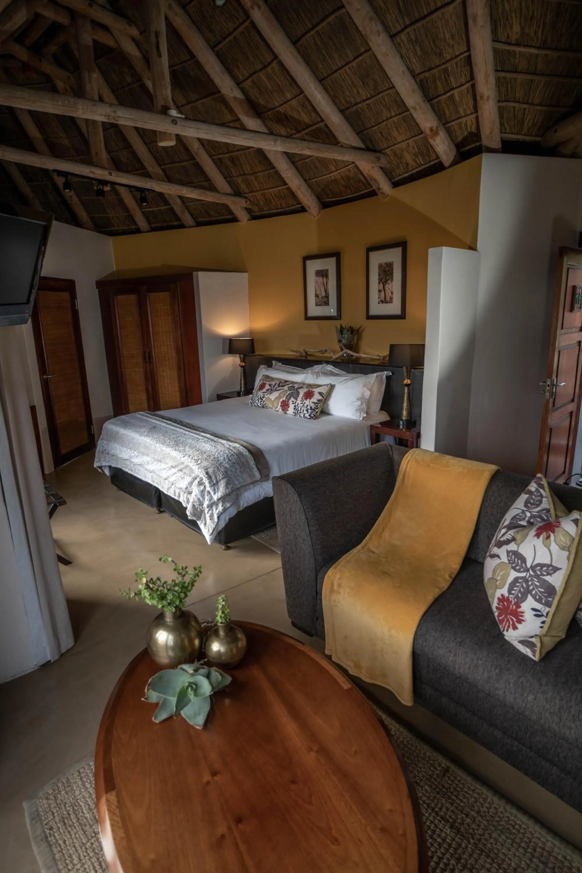 Living room, Bed in Kuzuko Lodge