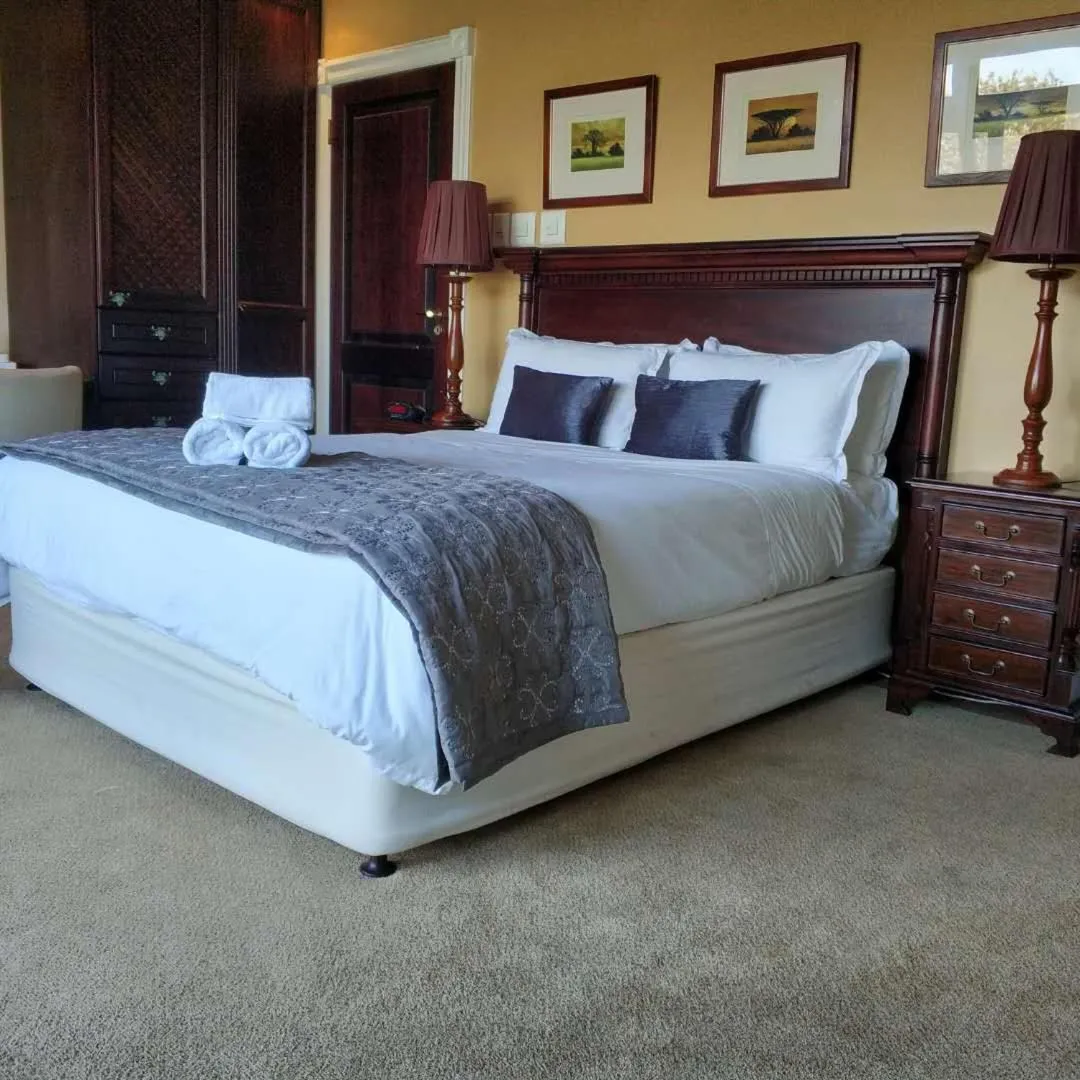 Bed in Ridgemor Villa