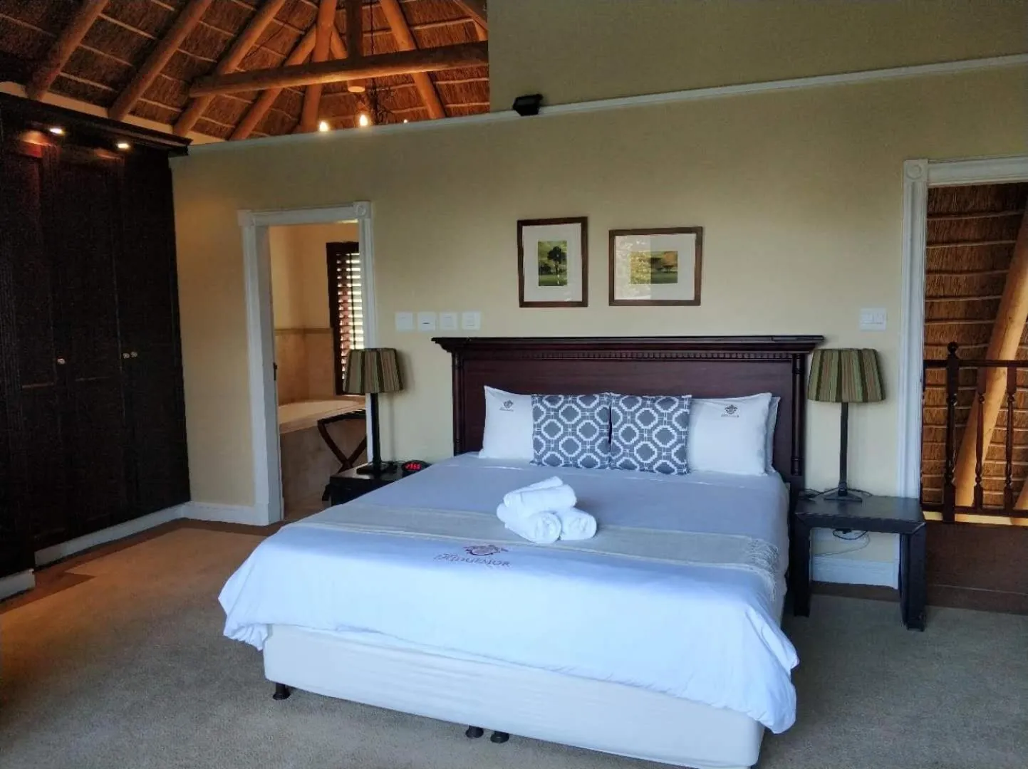 Bed in Ridgemor Villa