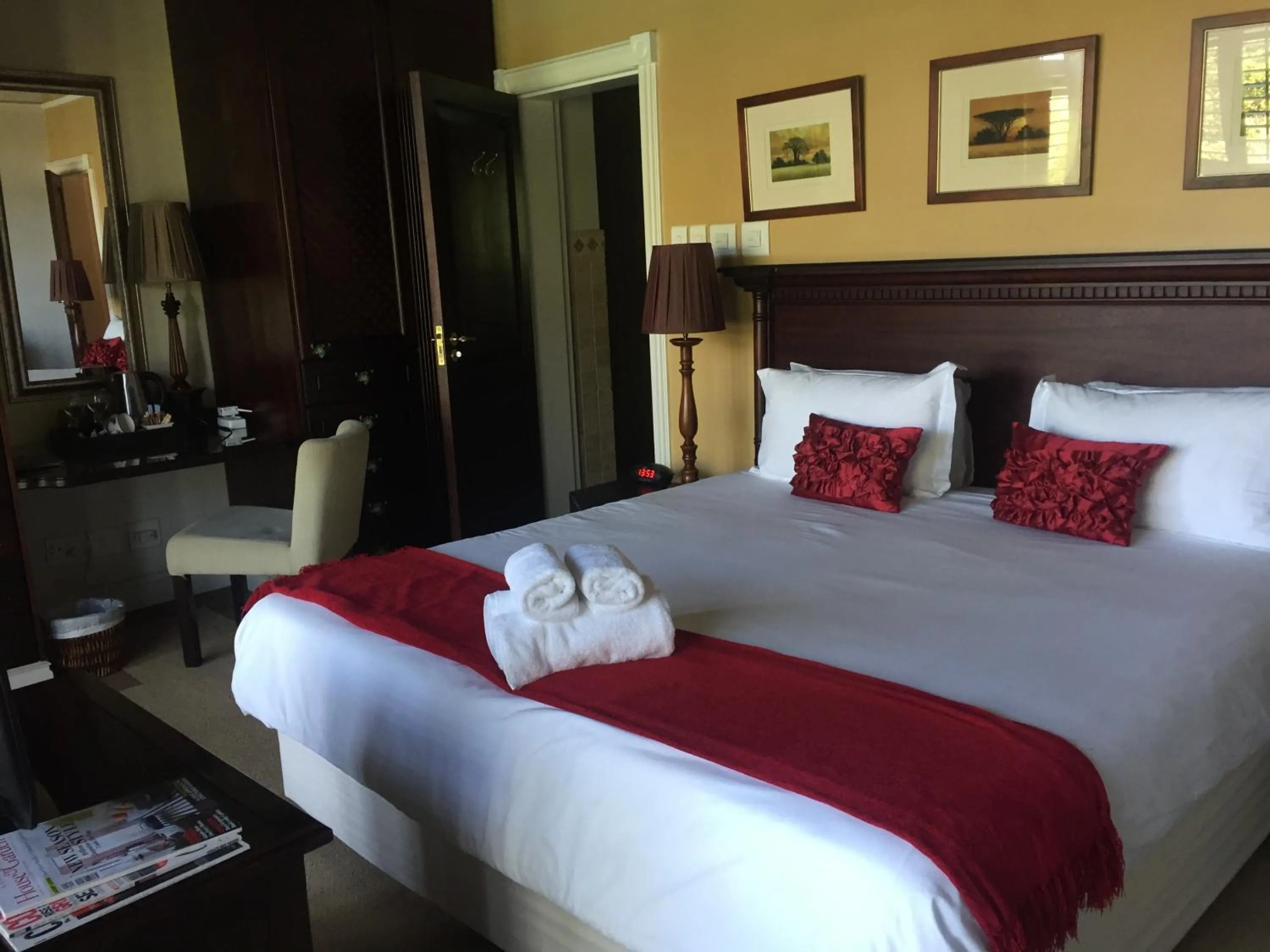 Bed in Ridgemor Villa