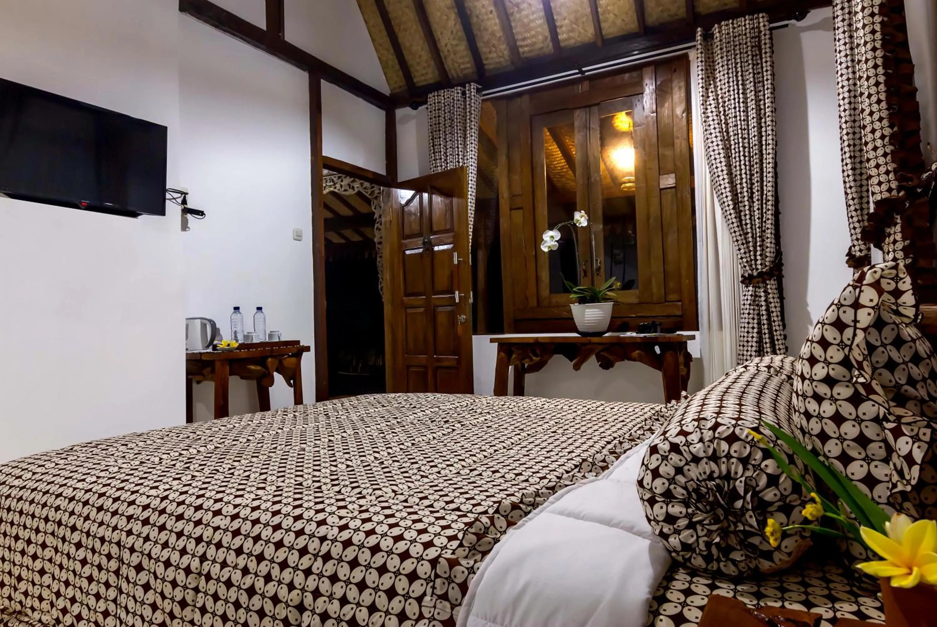 Bed in The Omah Borobudur