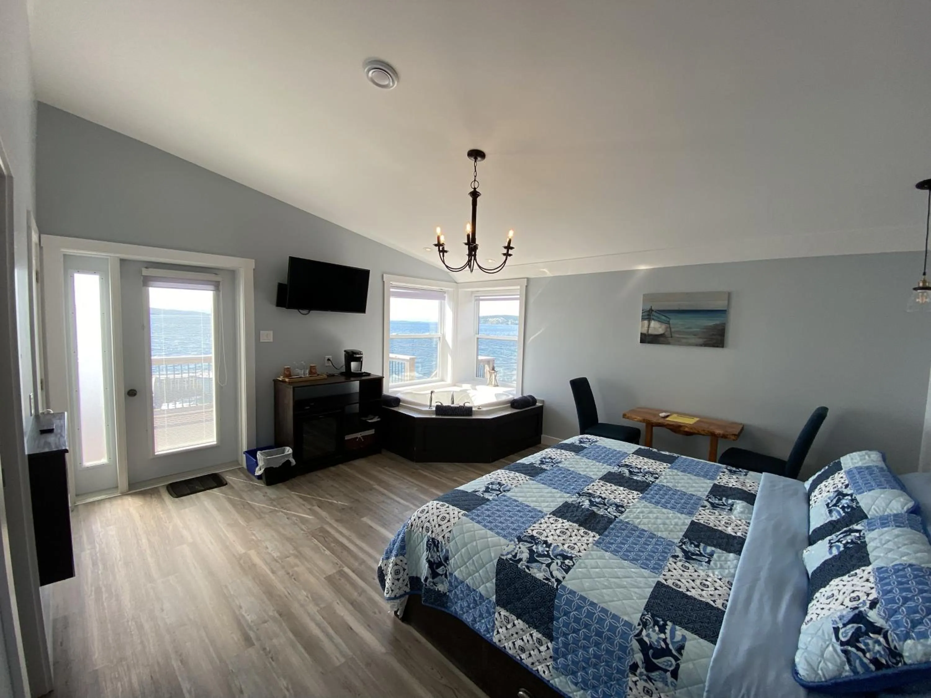 Photo of the whole room, Bed in Dildo Boathouse Inn