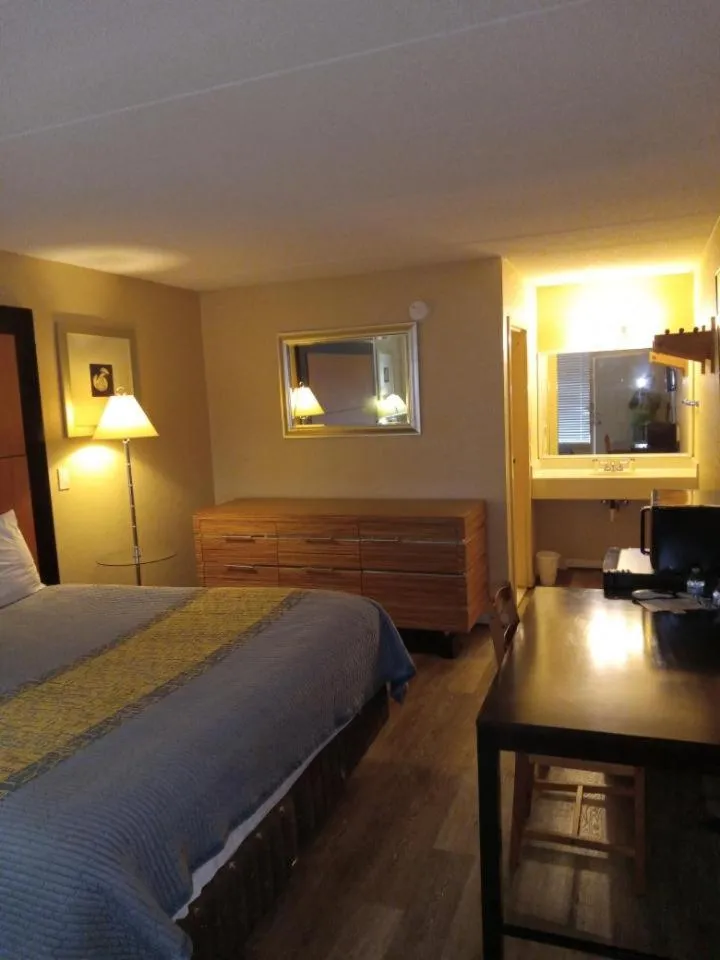 Bed in APM Inn and Suites