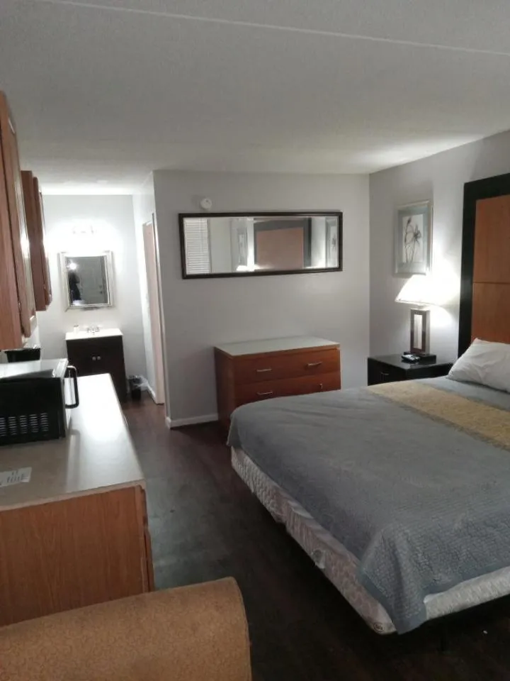 Bed in APM Inn and Suites