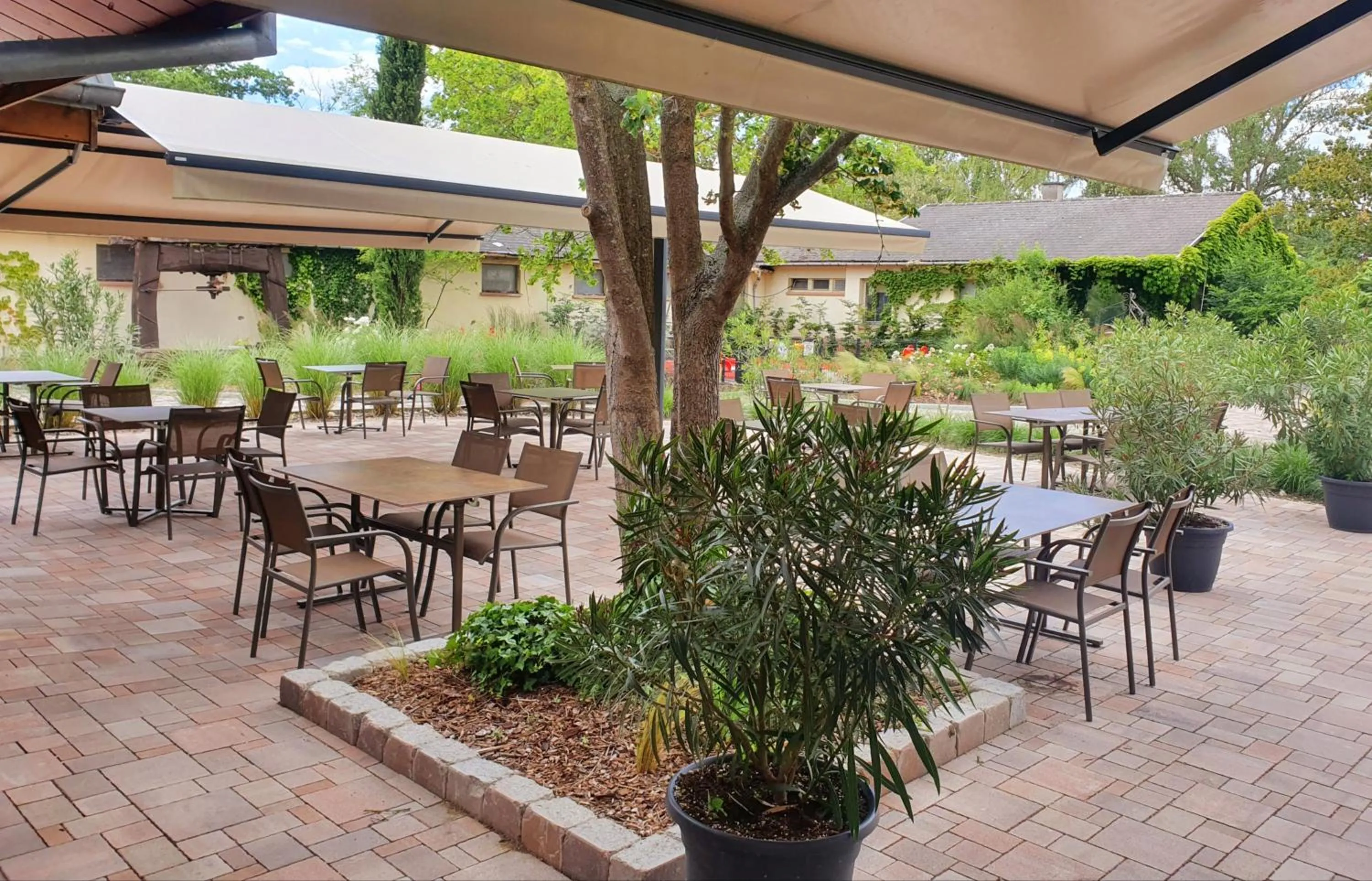 Restaurant/places to eat in Hotel Le Caballin