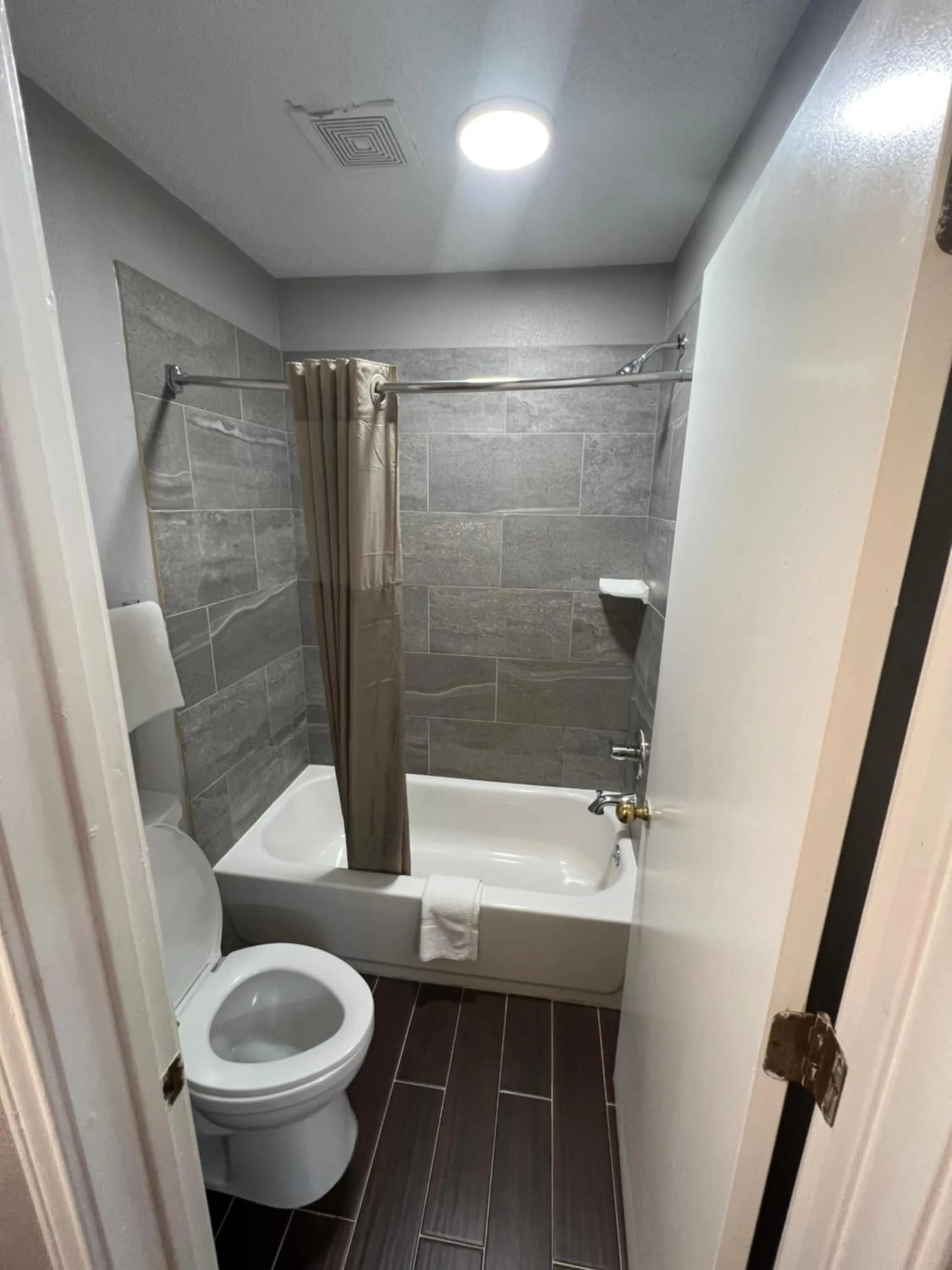 Bathroom in Key West Inn - Tuscumbia