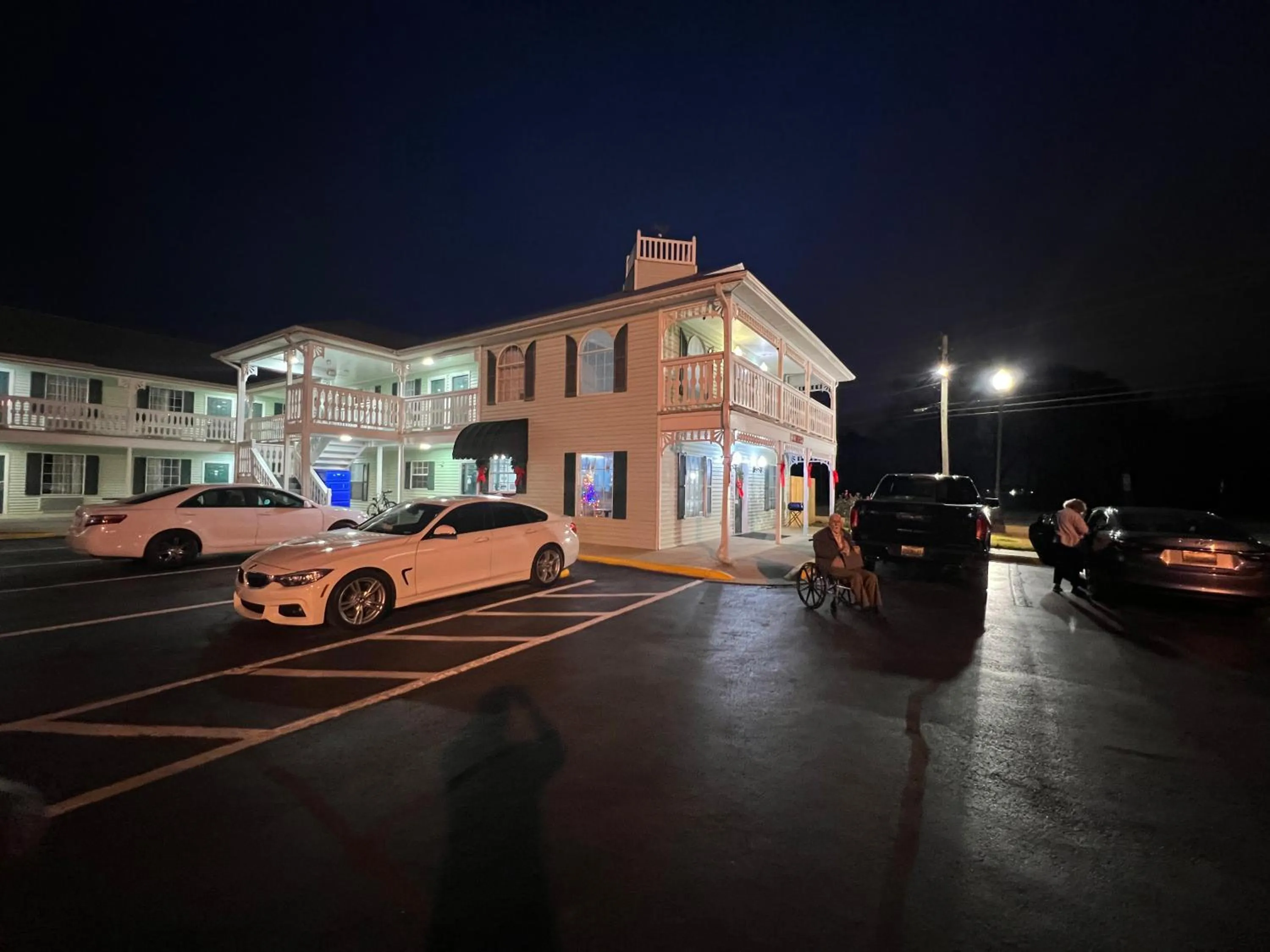 Property building in Key West Inn - Tuscumbia