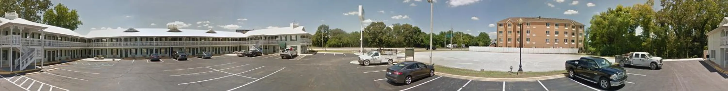 Property building in Key West Inn - Tuscumbia