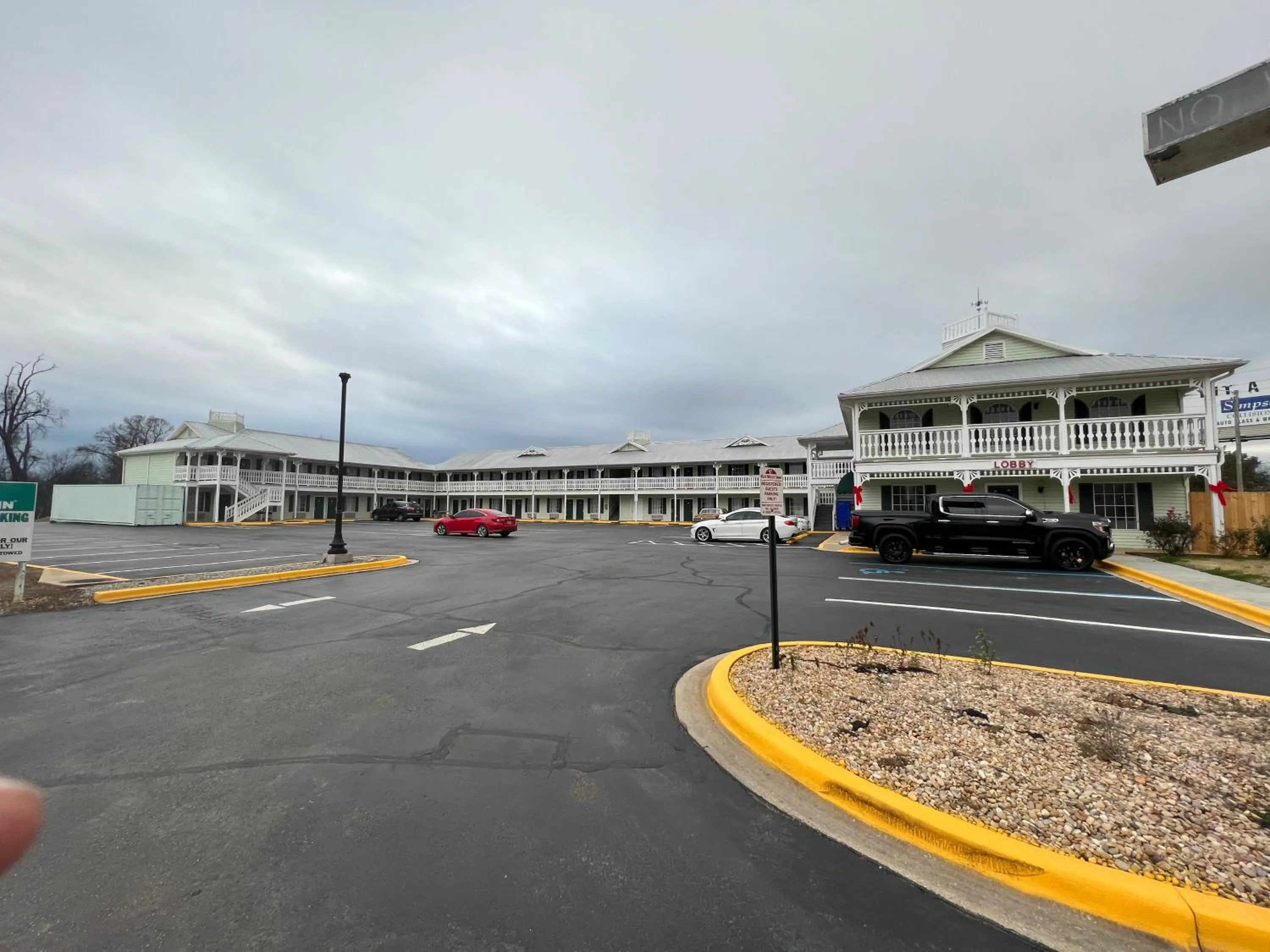 Property building in Key West Inn - Tuscumbia