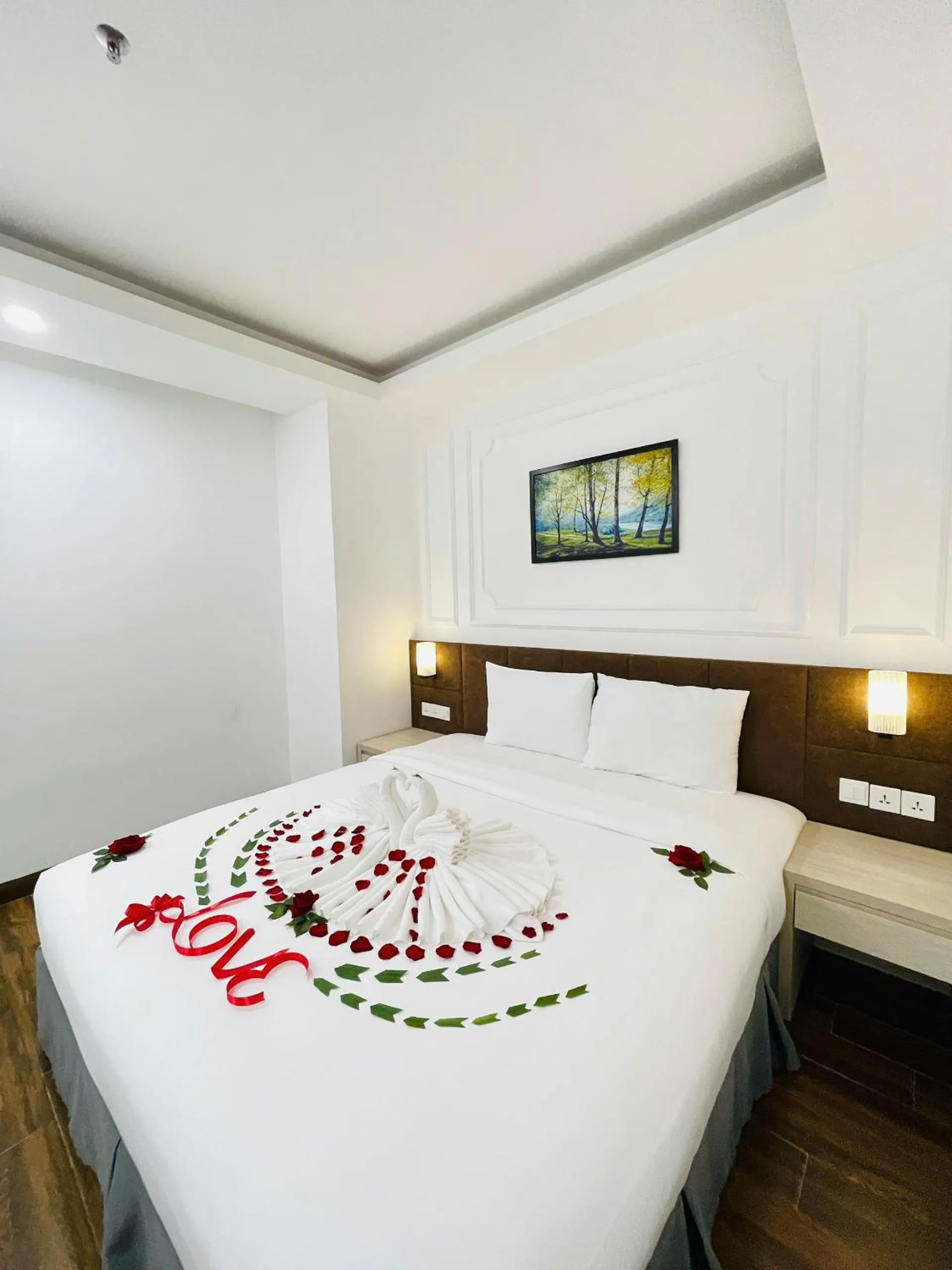Property building, Bed in Hon Chong Retreat Hotel