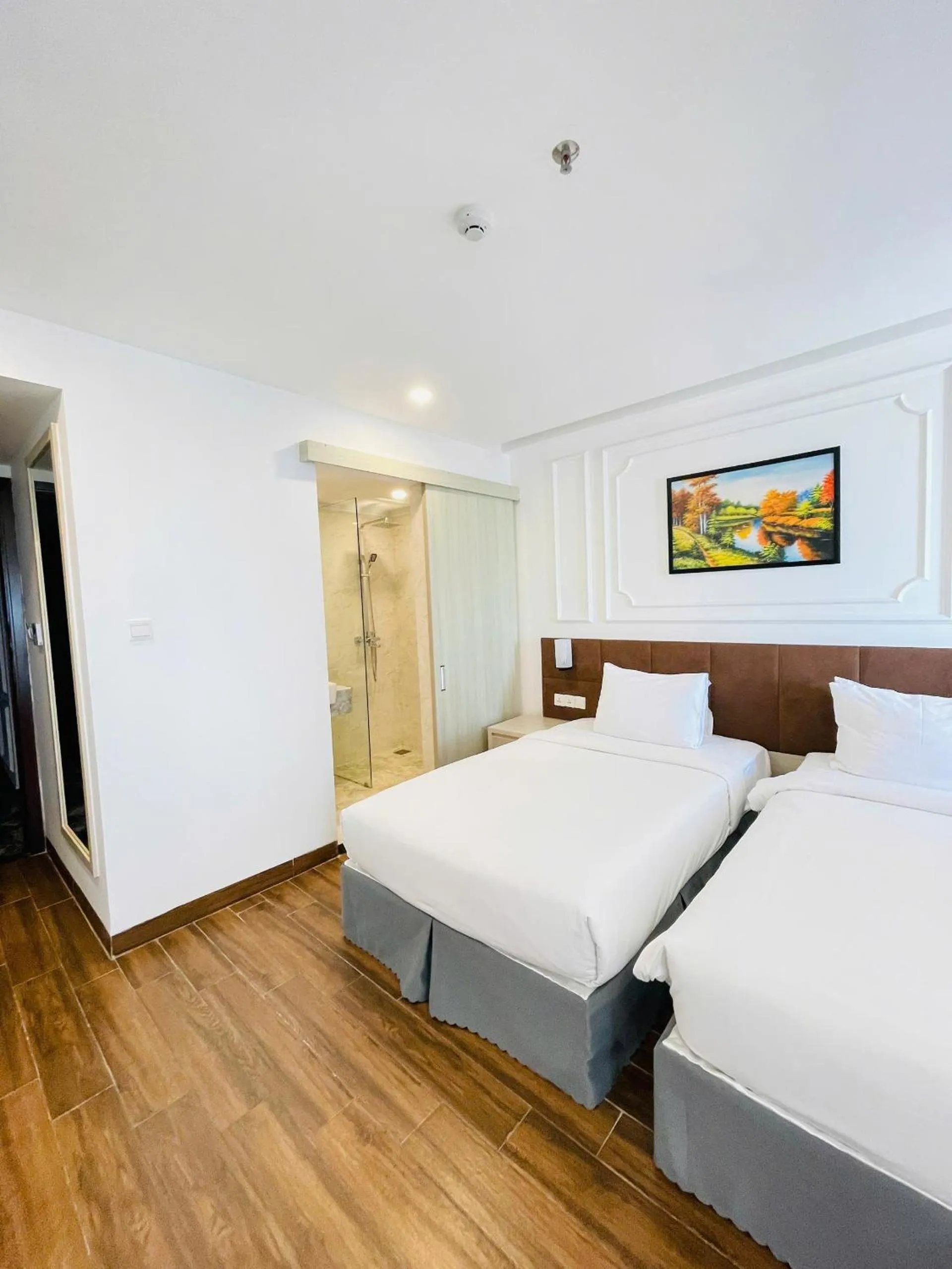 Photo of the whole room, Bed in Hon Chong Retreat Hotel