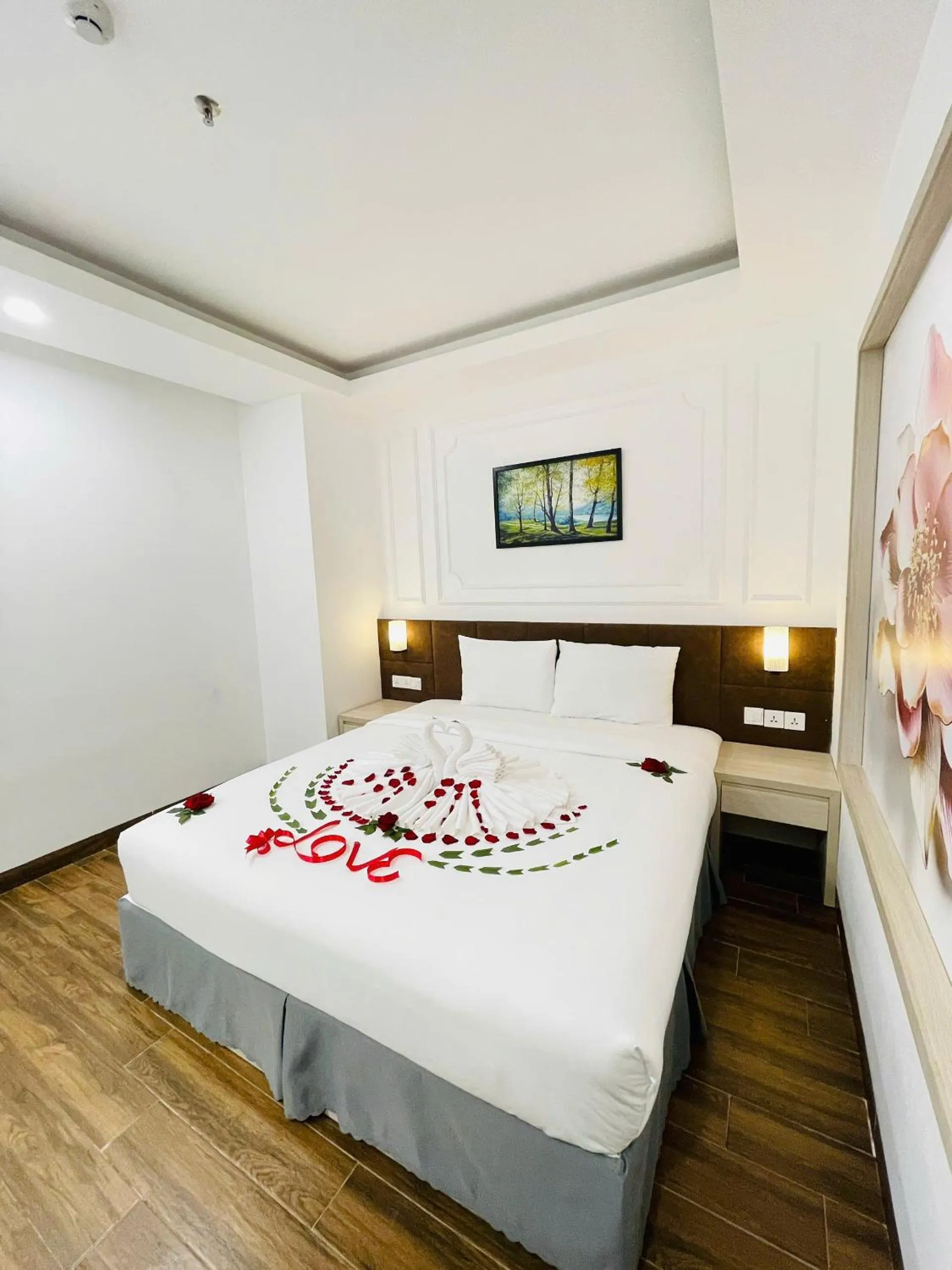 Property building, Bed in Hon Chong Retreat Hotel