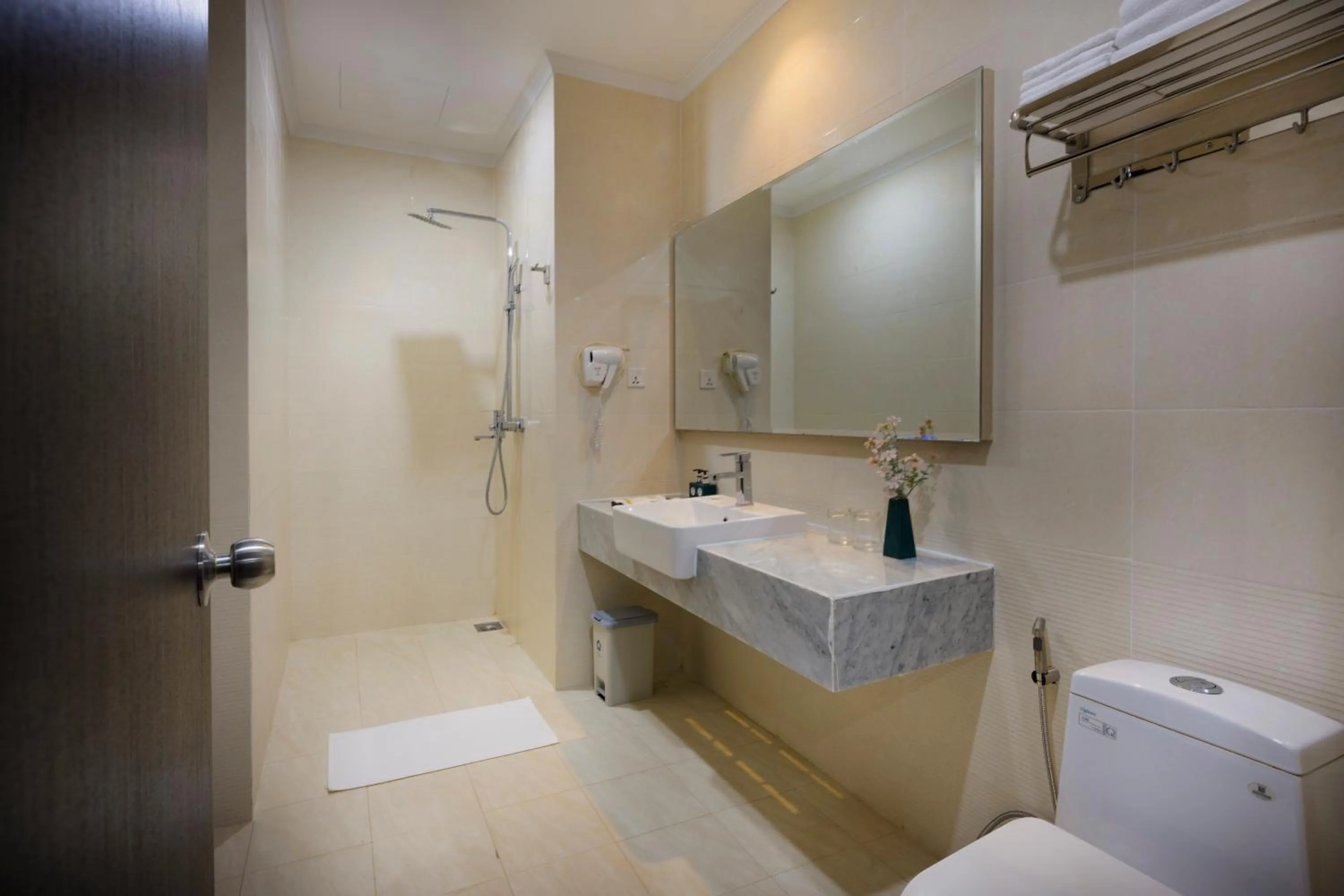 Bathroom in Hon Chong Retreat Hotel