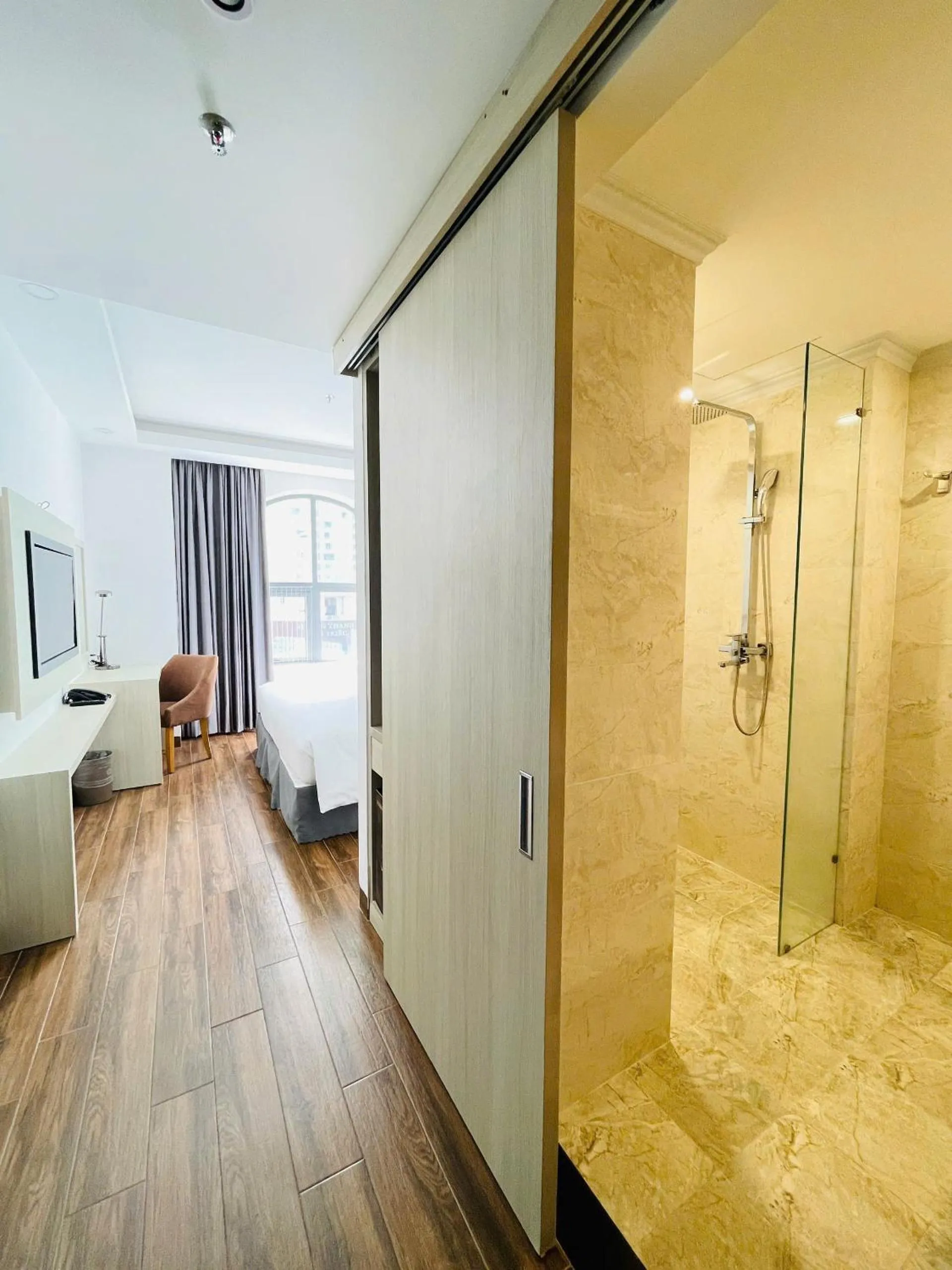 Shower in Hon Chong Retreat Hotel