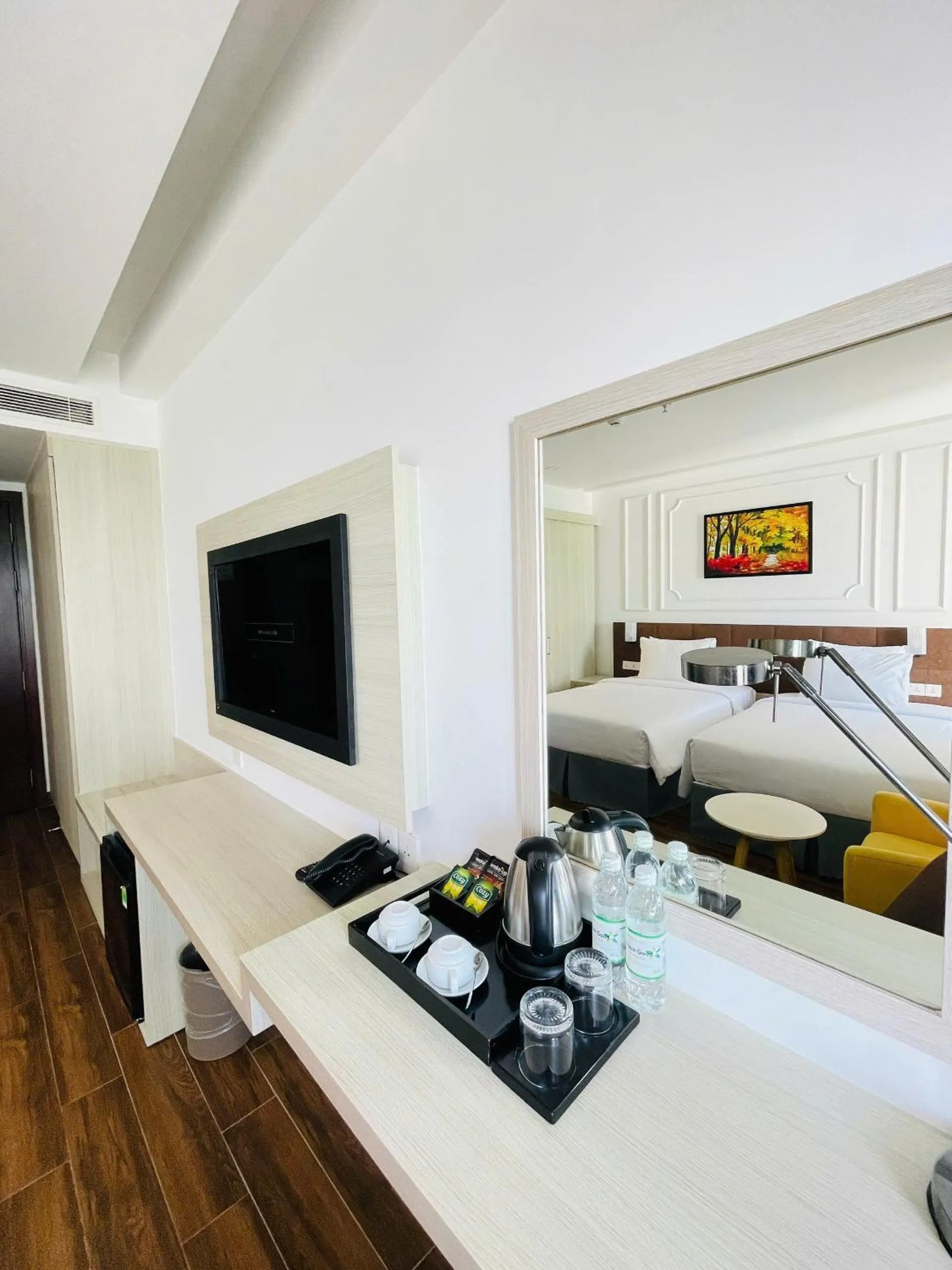 Photo of the whole room, Bed in Hon Chong Retreat Hotel