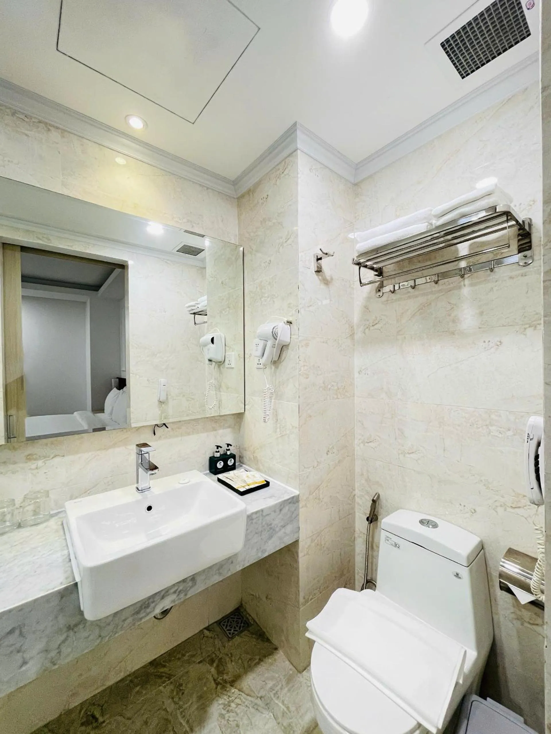 Property building in Hon Chong Retreat Hotel