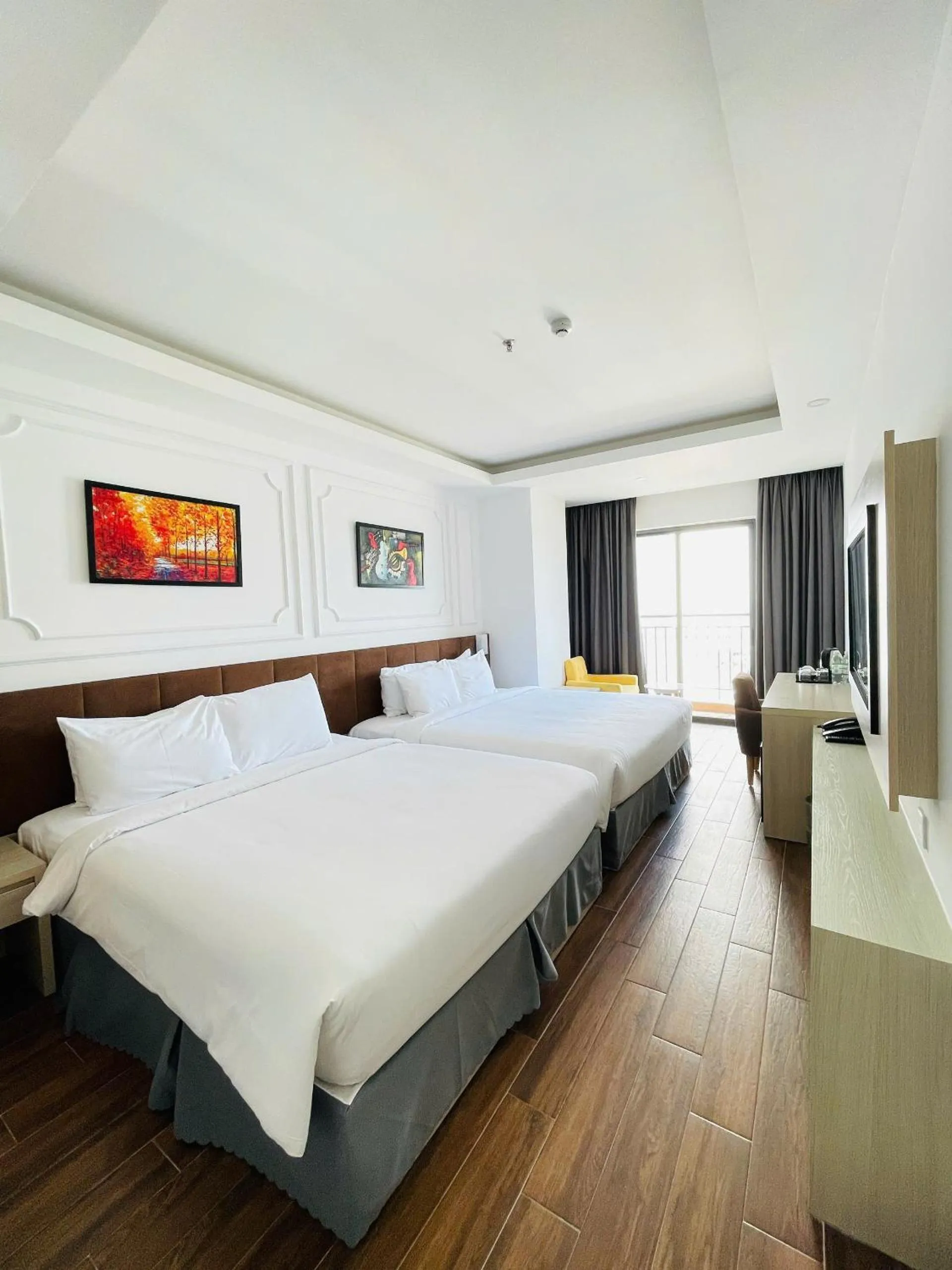 Photo of the whole room, Bed in Hon Chong Retreat Hotel