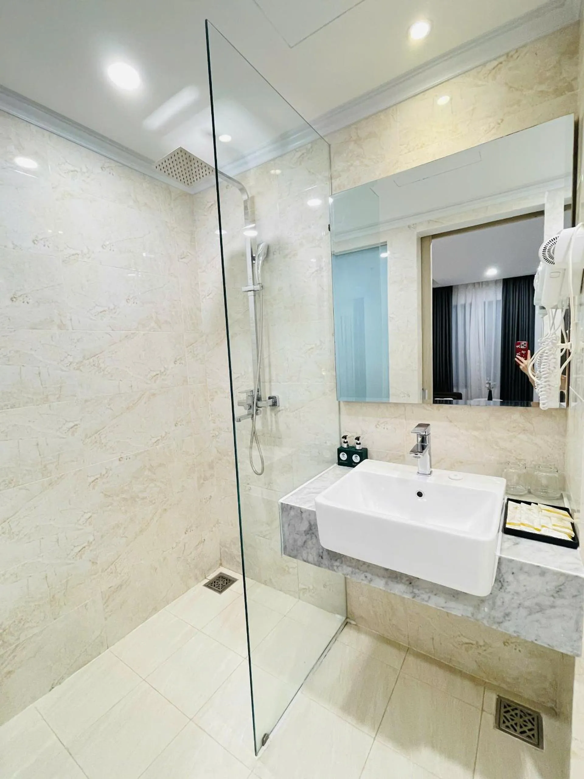 Property building in Hon Chong Retreat Hotel