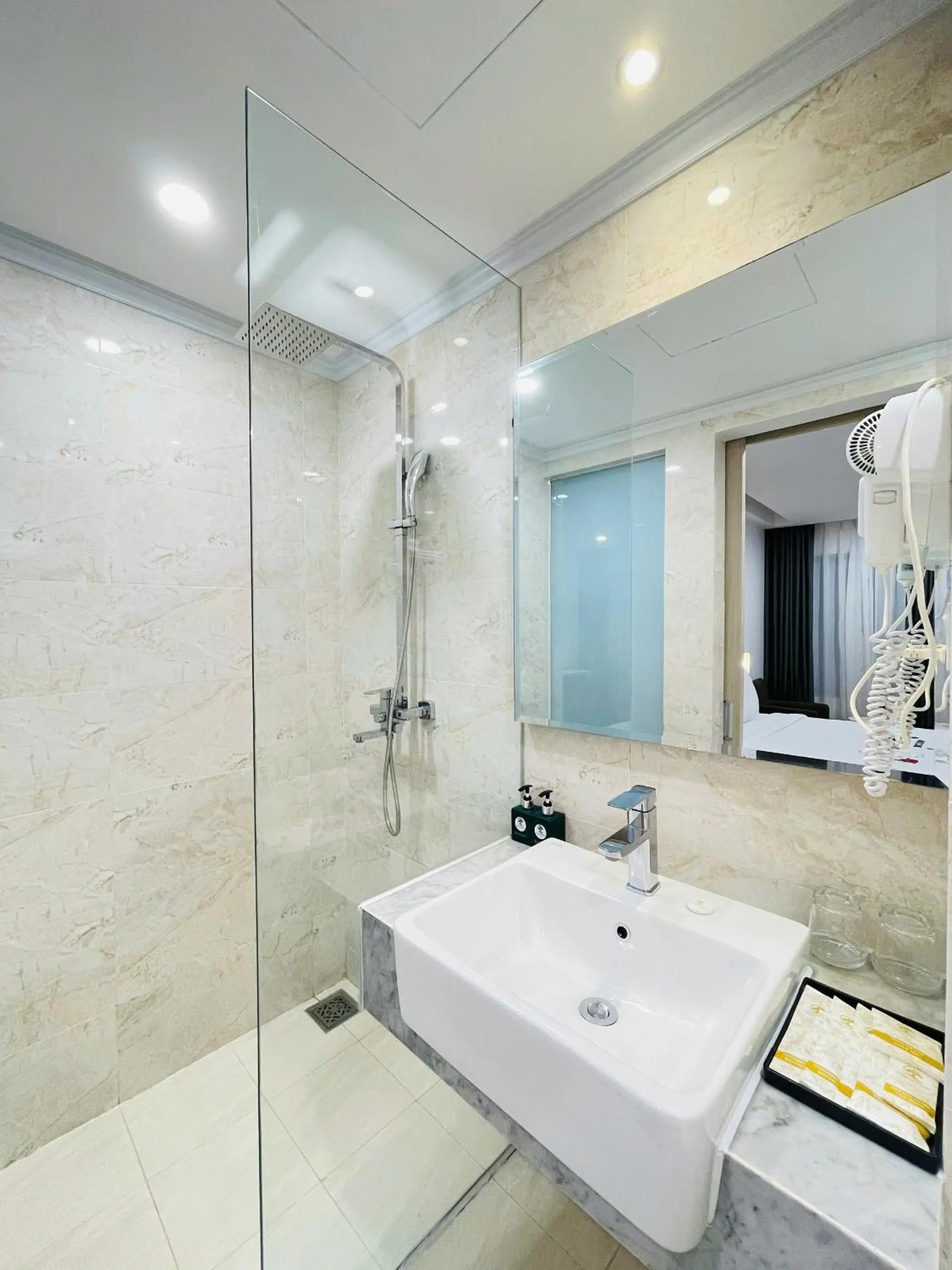 Property building in Hon Chong Retreat Hotel