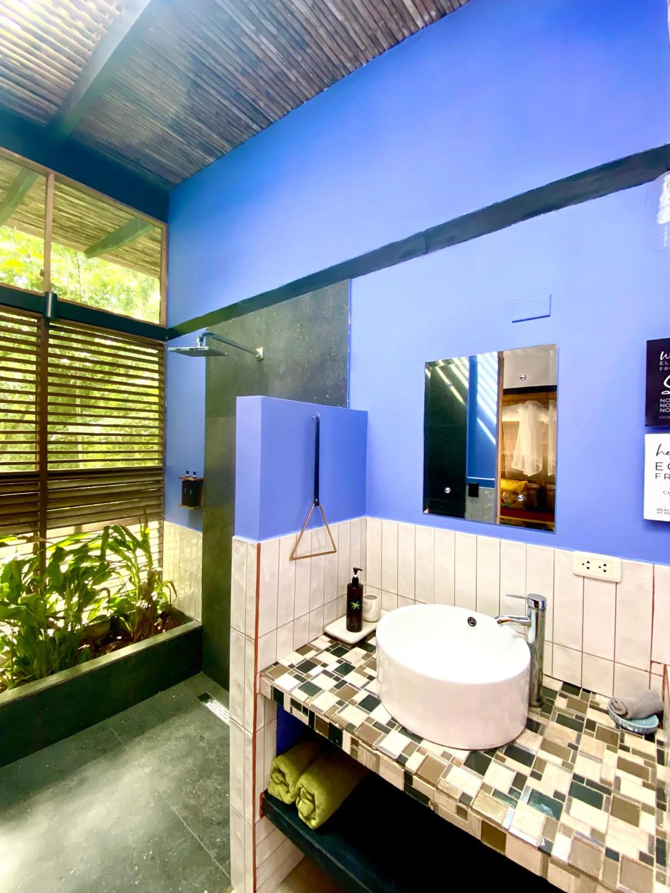 Bathroom in La Shamana - Ecological Concept in Jungle