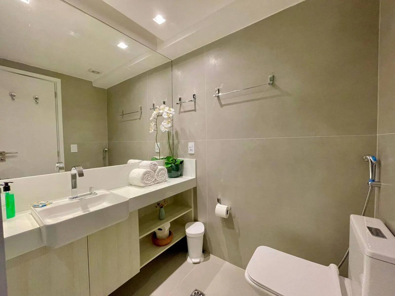 Bathroom in HY BEACH FLATS - INTERNATIONAL