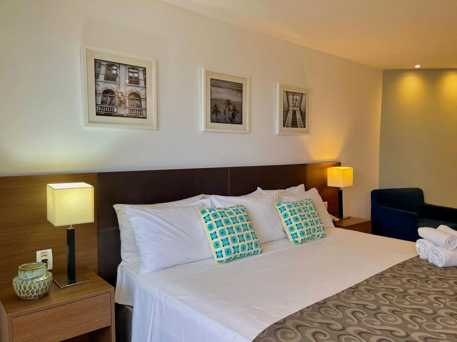 Photo of the whole room, Bed in HY BEACH FLATS - INTERNATIONAL