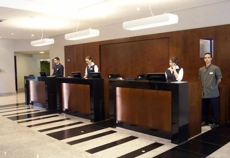 Staff in HY BEACH FLATS - INTERNATIONAL