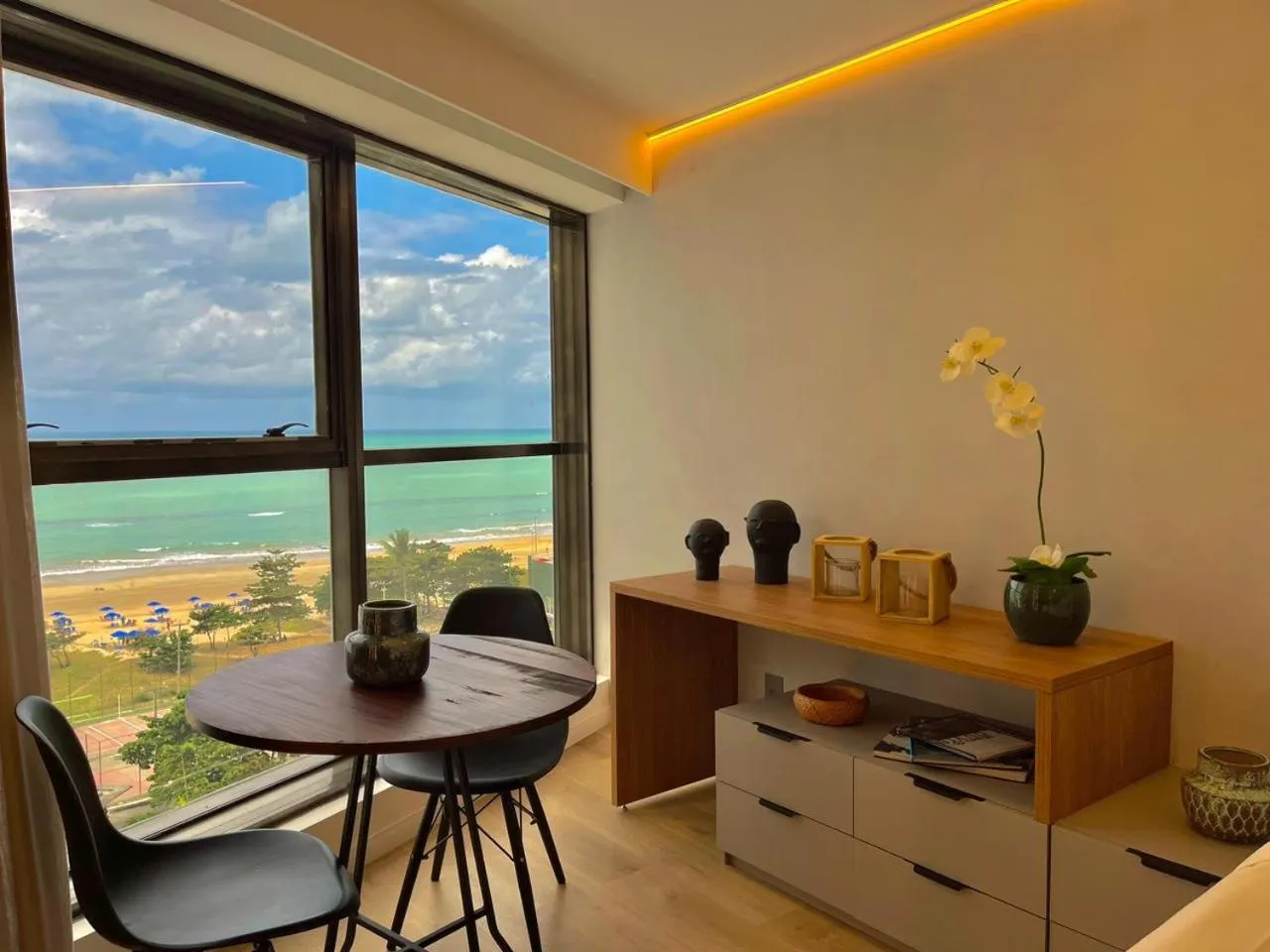 HY BEACH FLATS - INTERNATIONAL