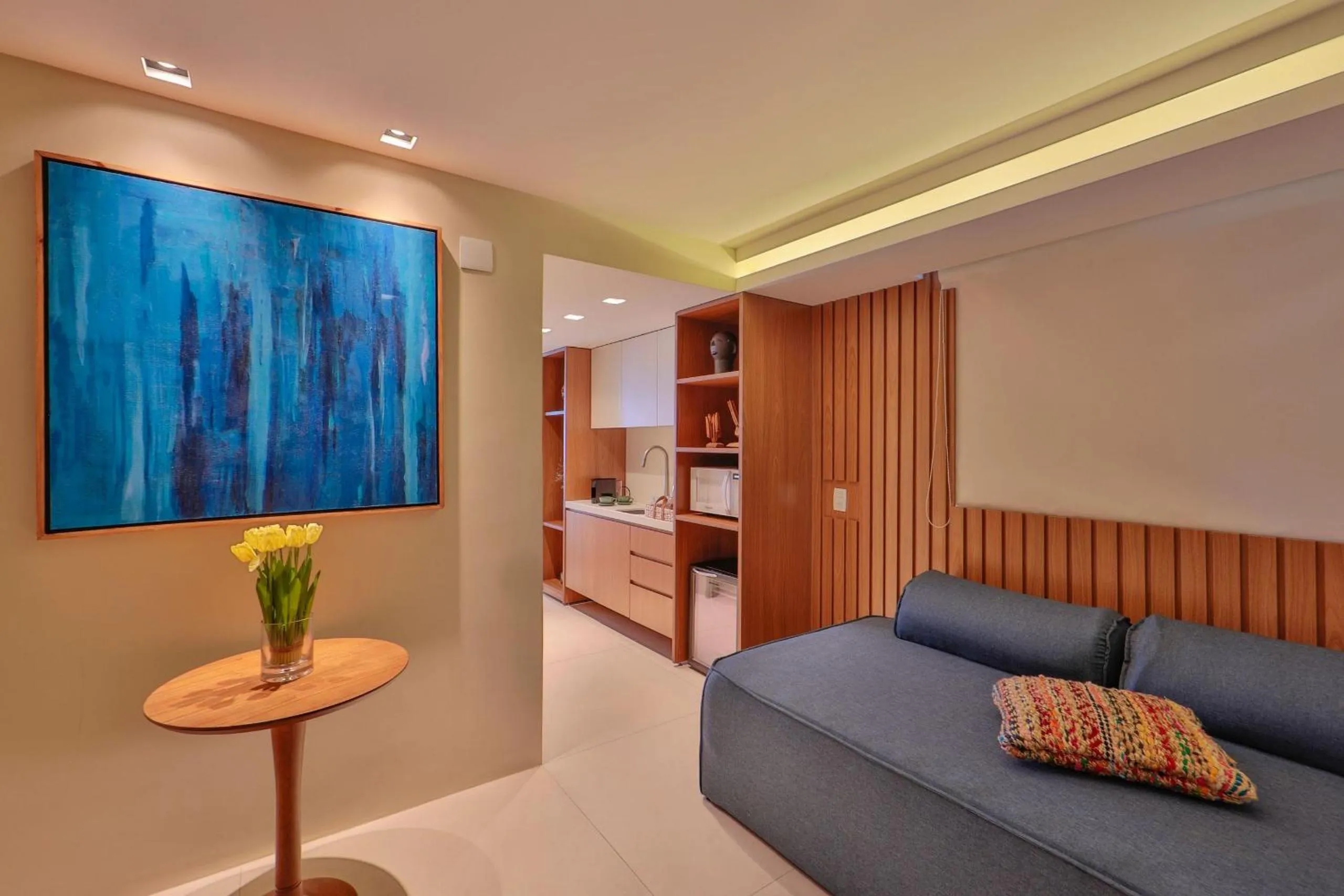 Living room, Bed in HY BEACH FLATS - INTERNATIONAL