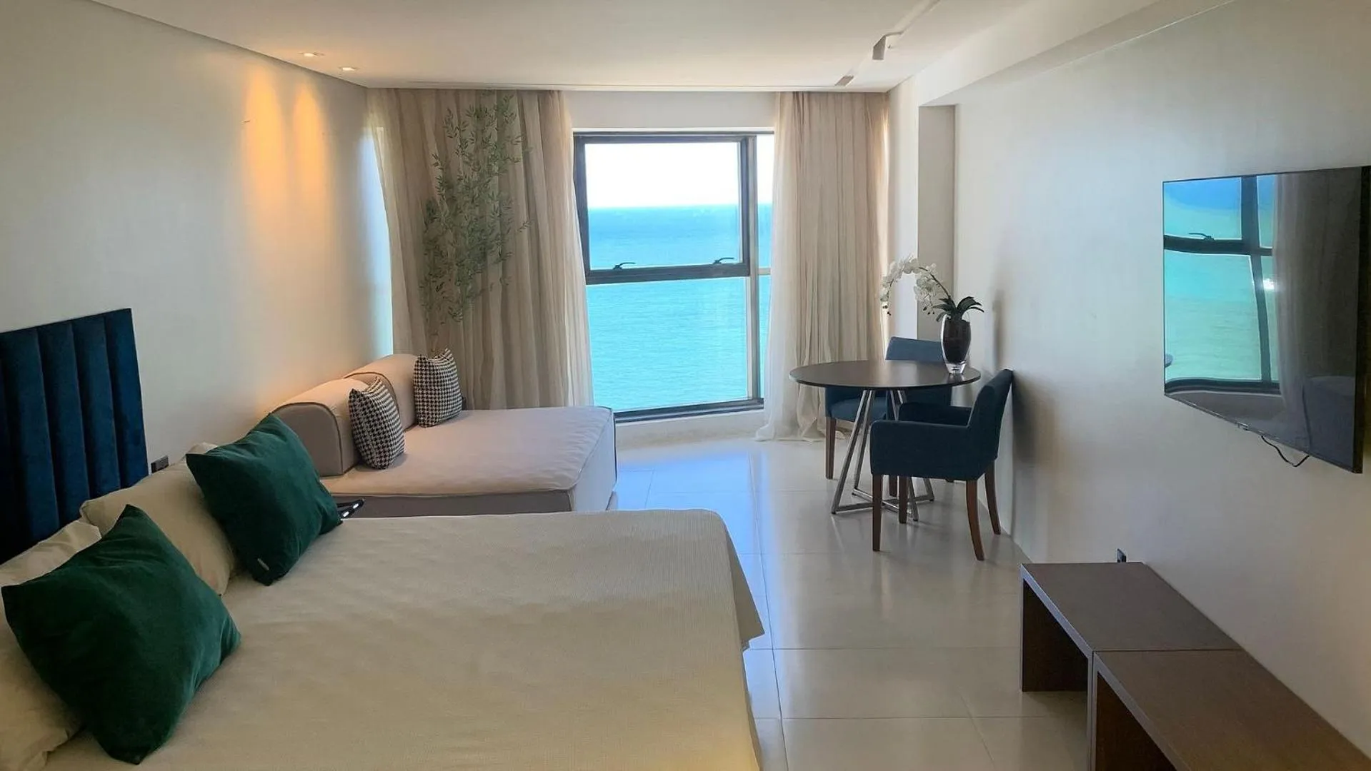 Bed in HY BEACH FLATS - INTERNATIONAL